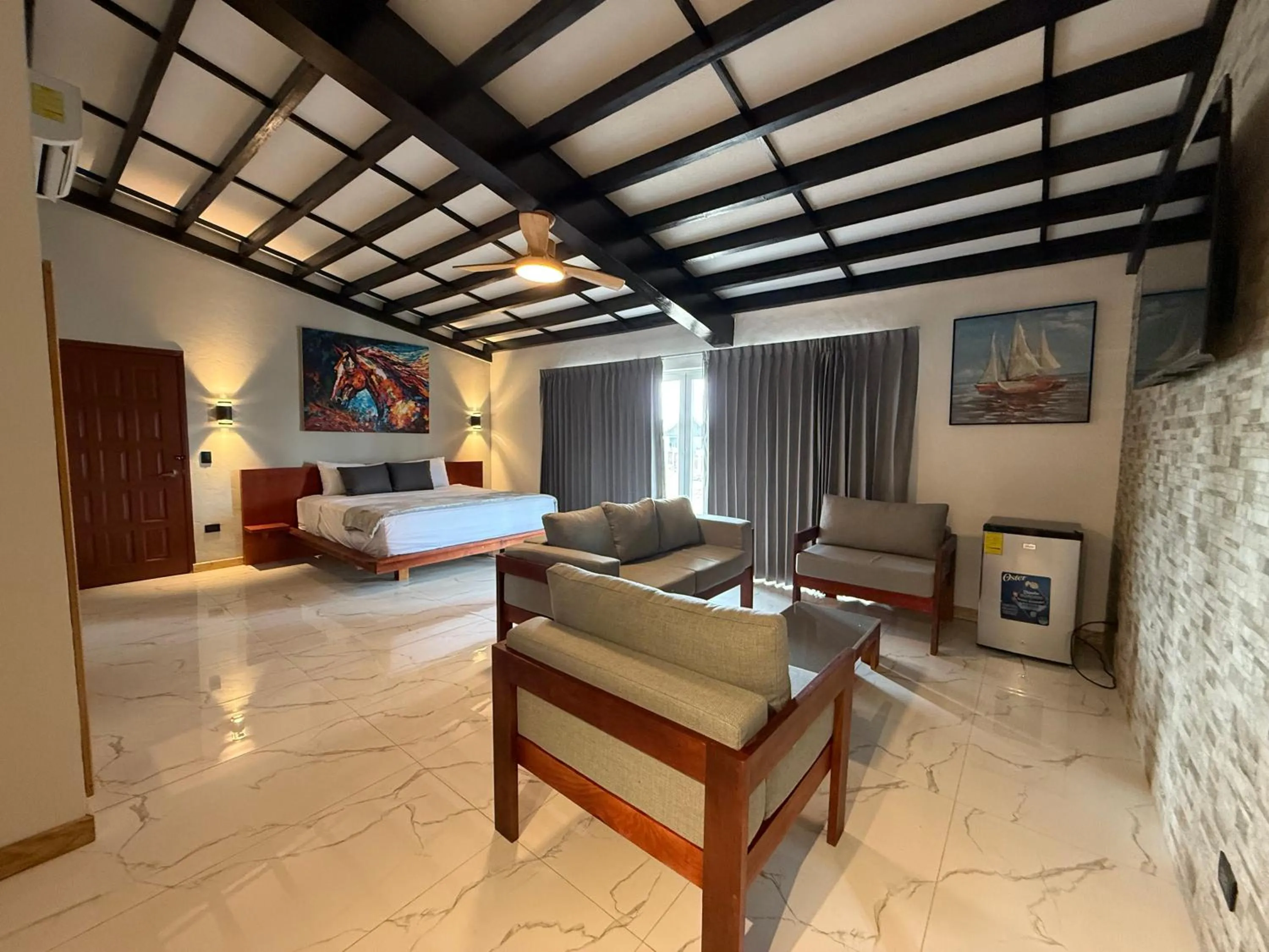 Living room, Bed in HOTEL TESORO BEACH