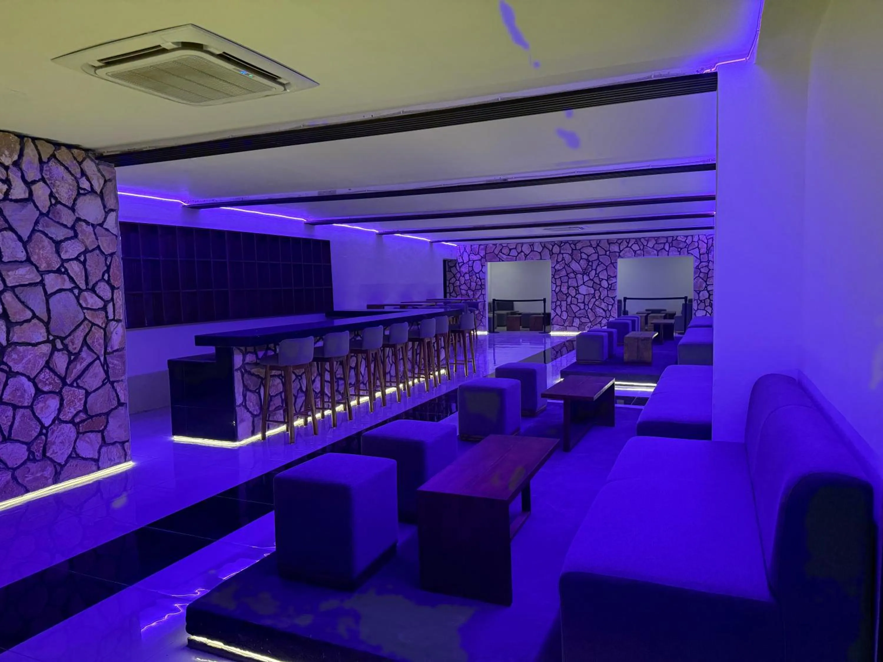 Nightclub / DJ in HOTEL TESORO BEACH