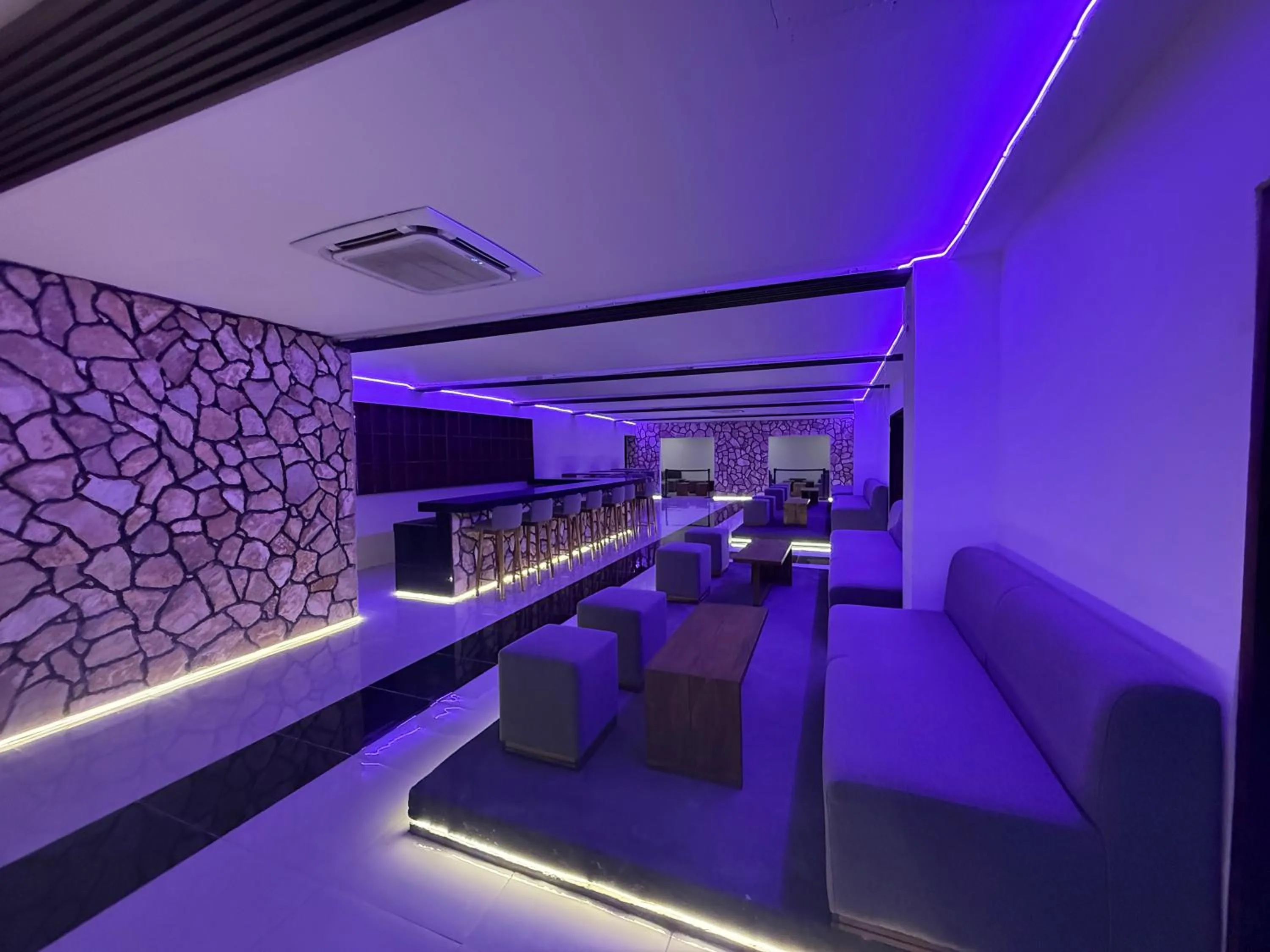 Nightclub / DJ in HOTEL TESORO BEACH