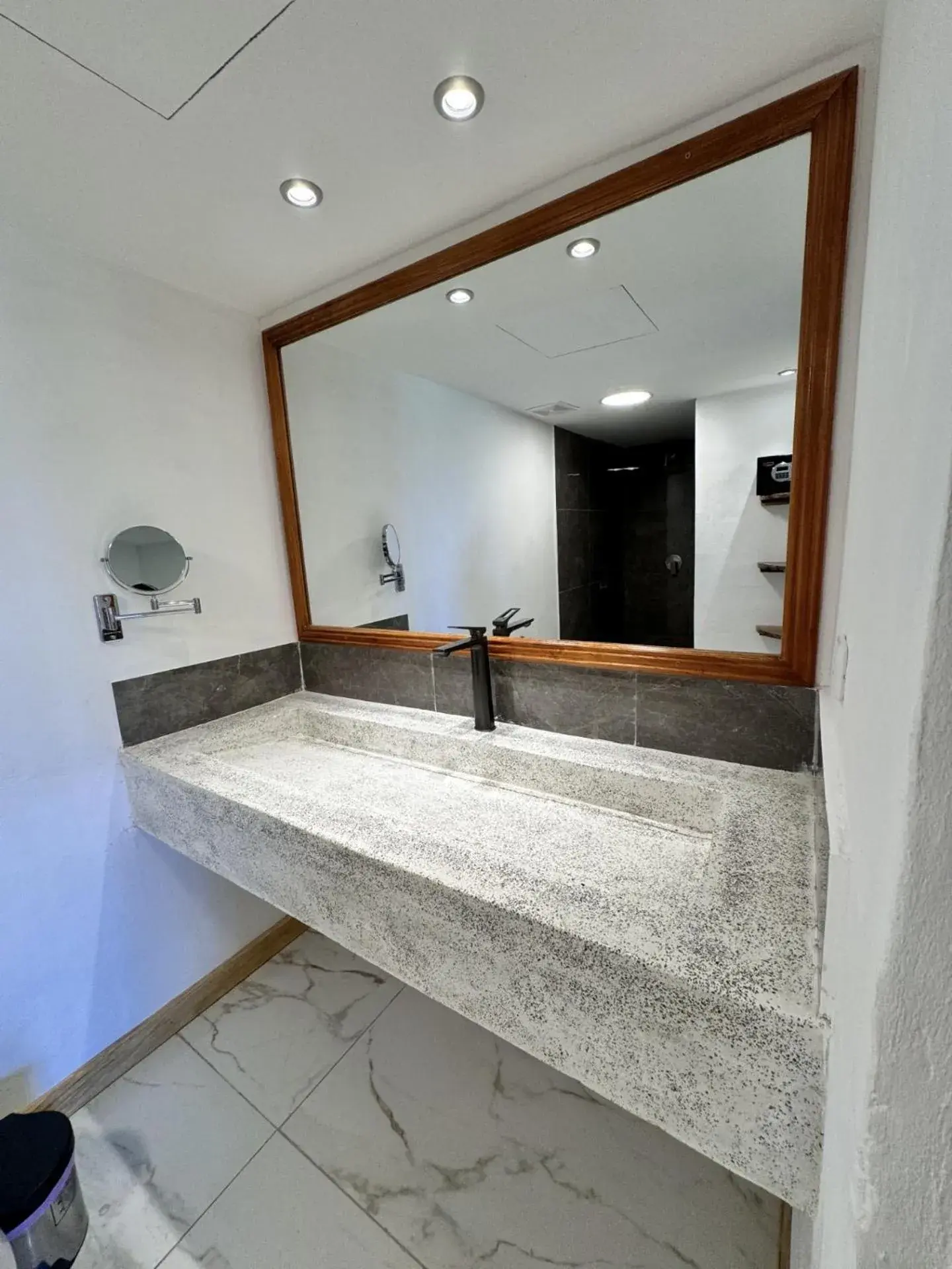 Deluxe Room in HOTEL TESORO BEACH Deluxe Room in HOTEL TESORO BEACH