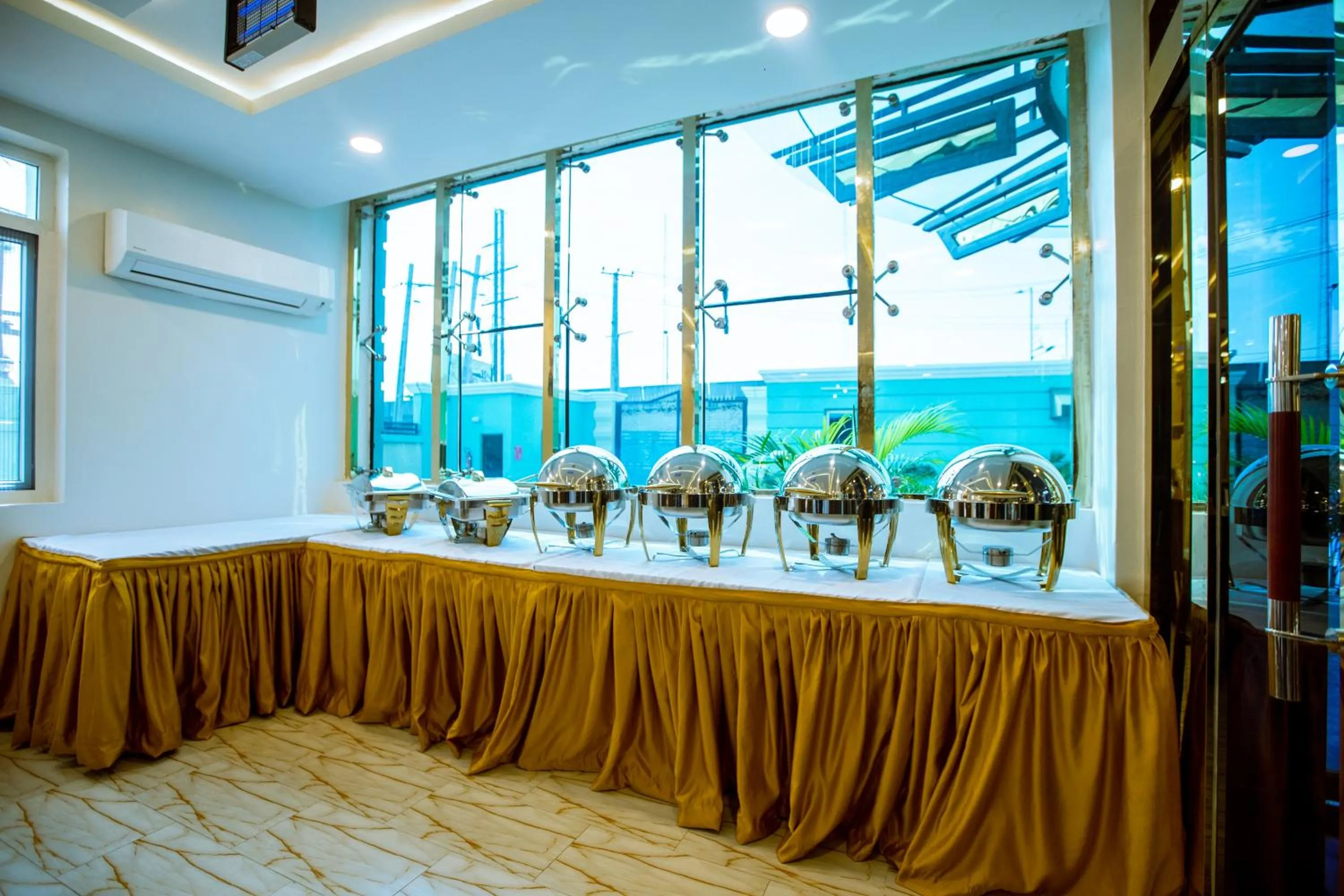 Restaurant/places to eat in Providha Hotel & Suites