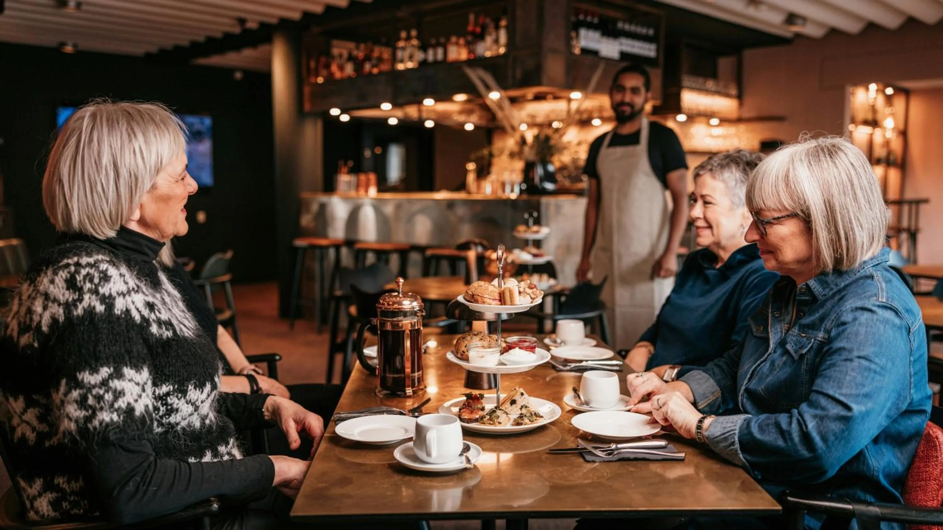 Lounge or bar in Hotel Føroyar