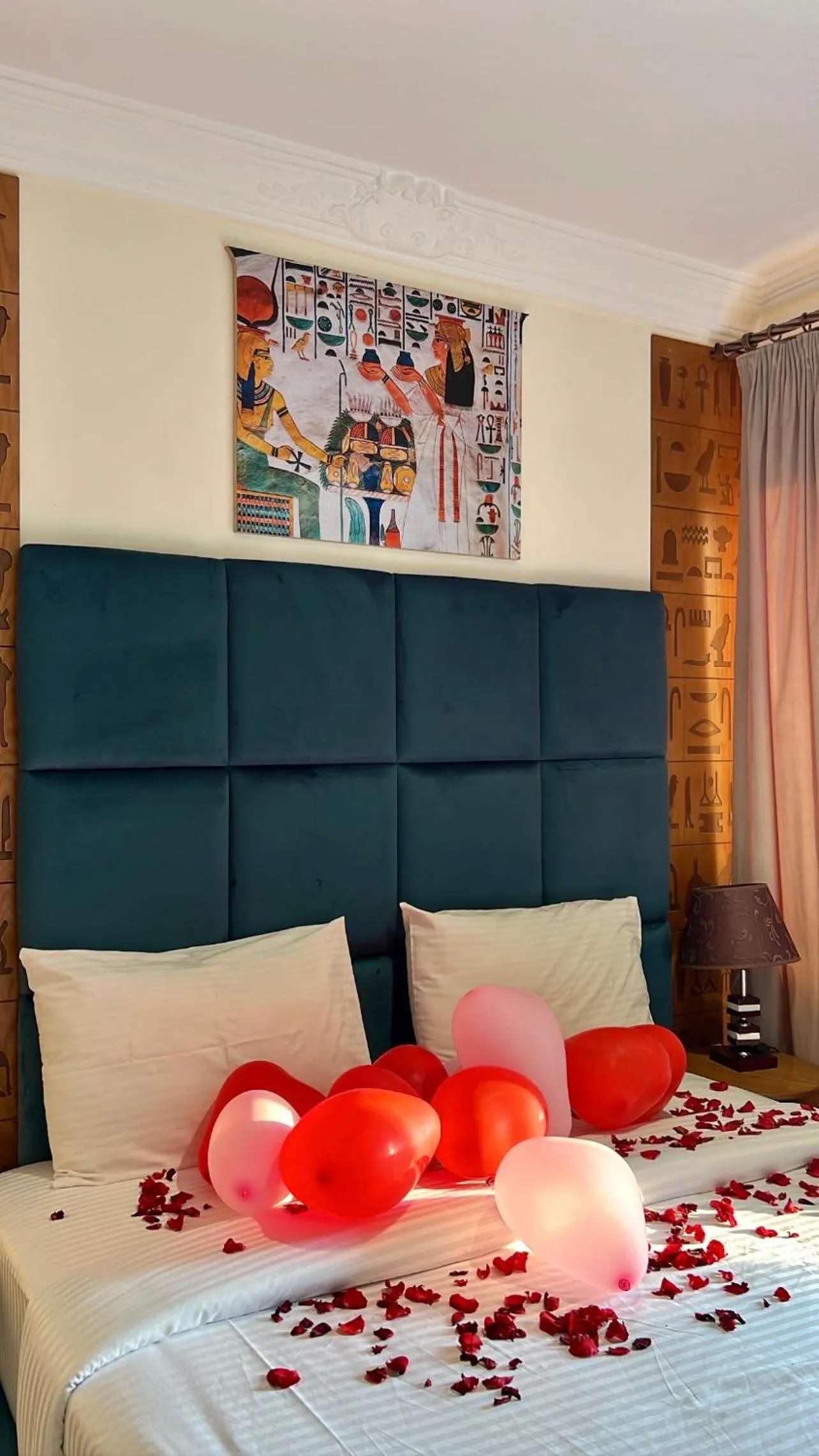 Bed in Sphinx Golden Gate Pyramids