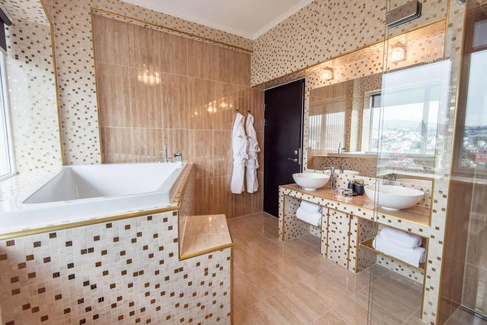 Bathroom, Bed in Hotel Hafnia