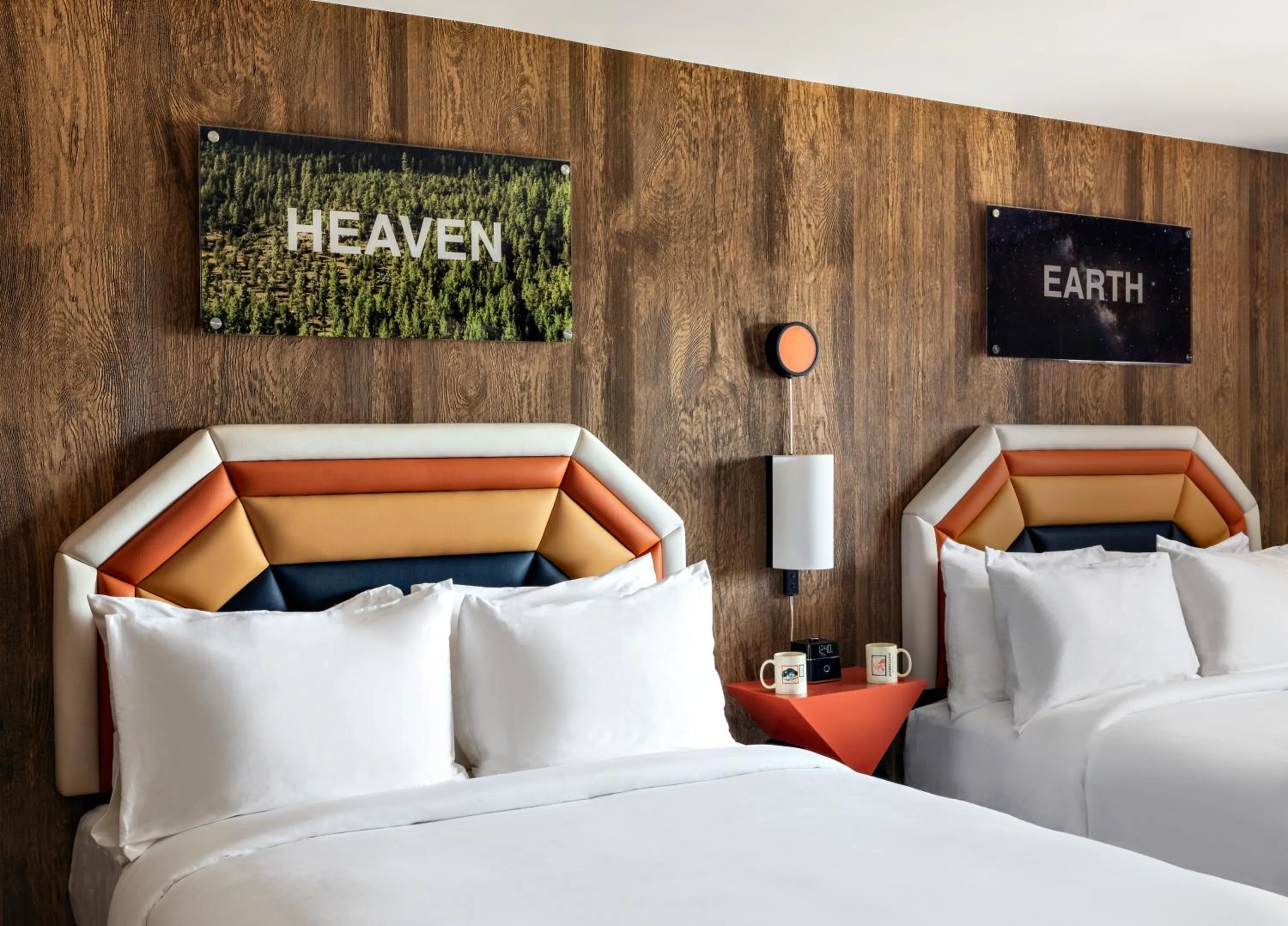 Bed in Americana Motor Hotel