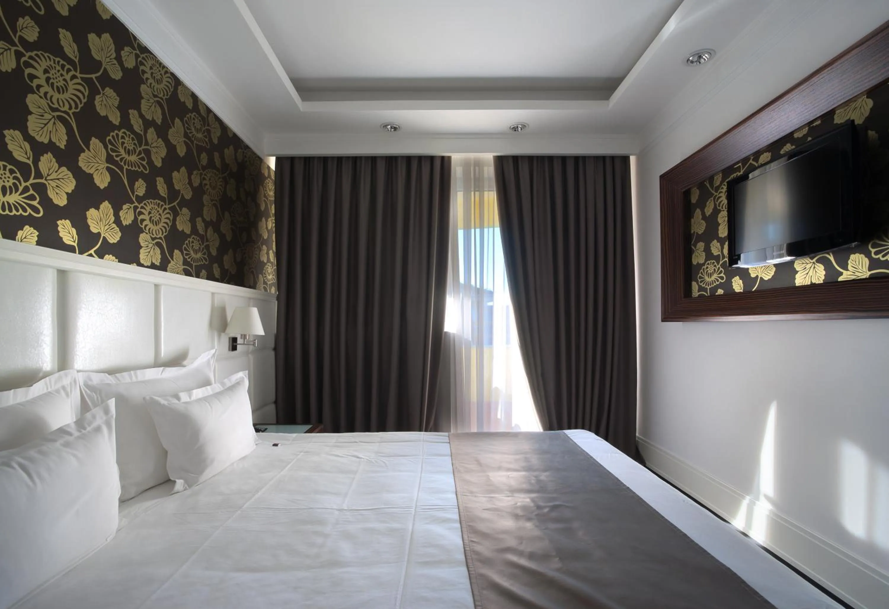 Bed in Garni Hotel Crystal