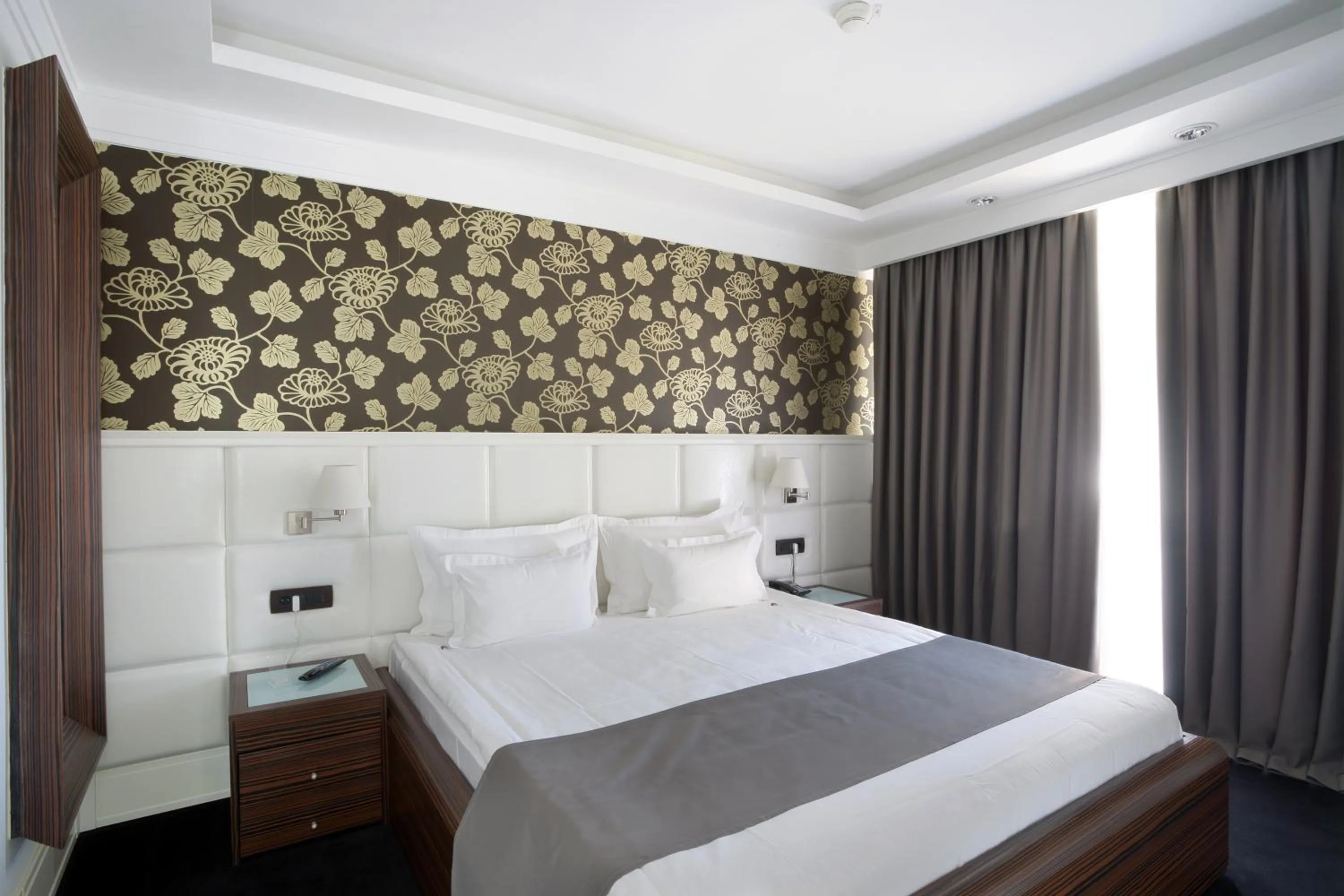 Bed in Garni Hotel Crystal