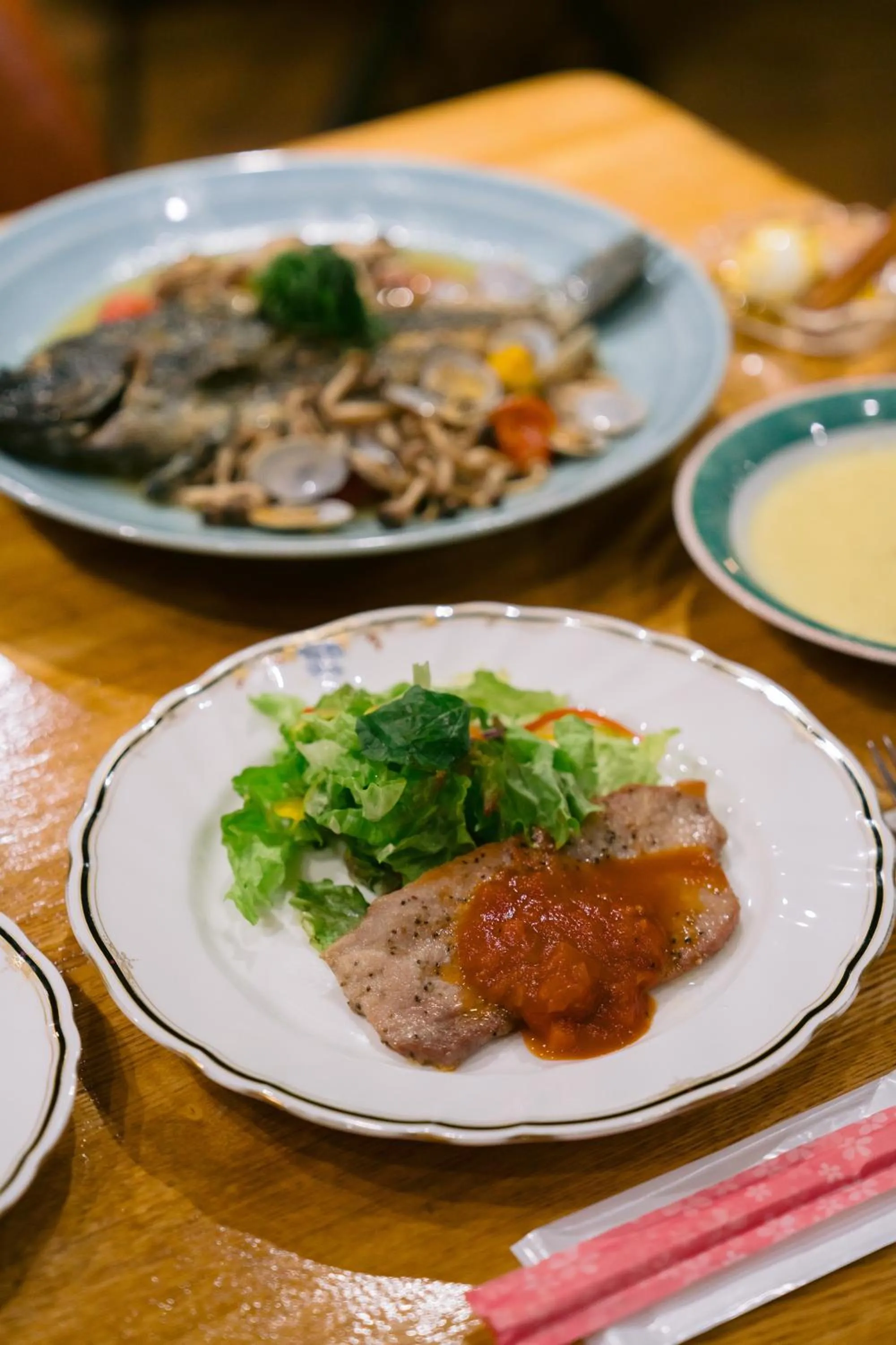 Restaurant/places to eat in Hotel Kailani