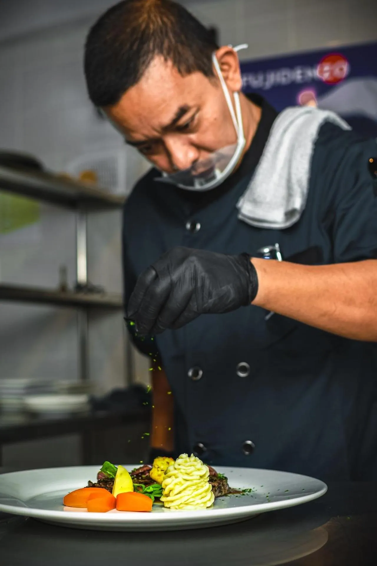 Restaurant/places to eat in Amor Laut