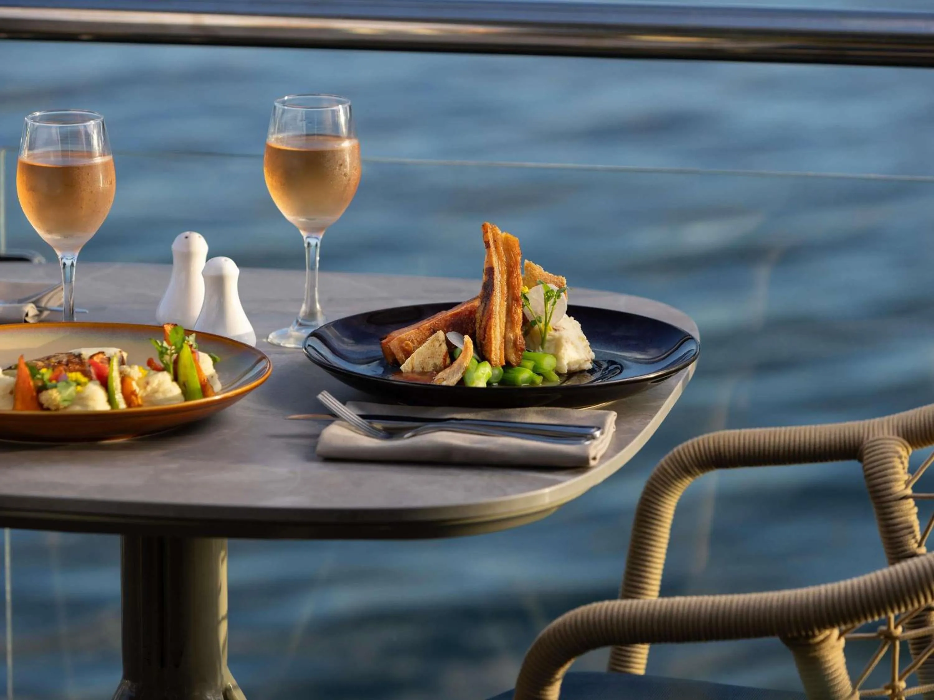 Restaurant/places to eat in Novotel Suva Lami Bay