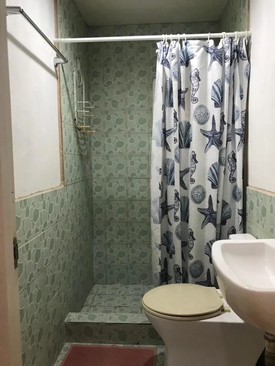 Shower in Gerty's Tourist Inn powered by Cocotel