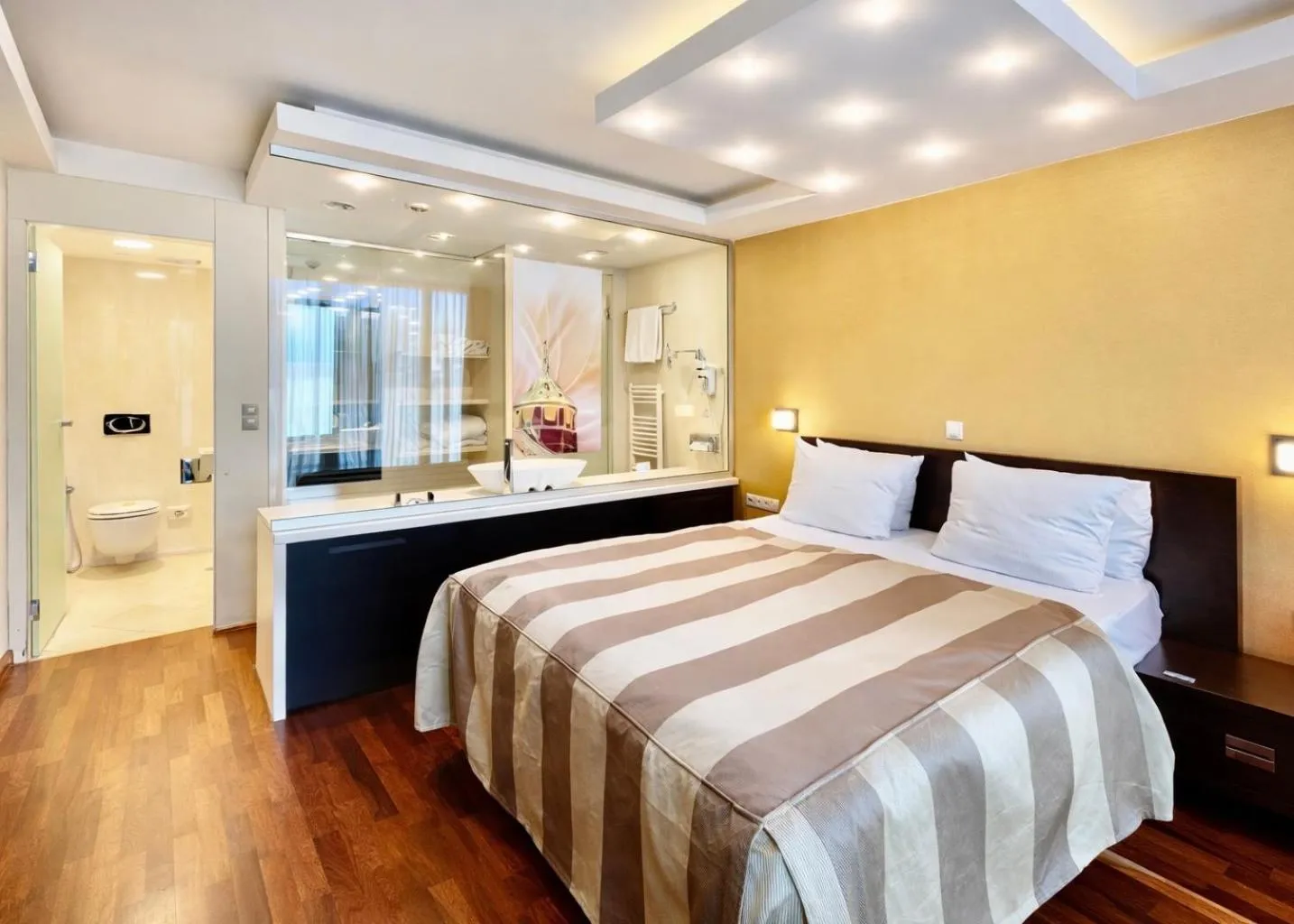 Bathroom, Bed in City Boutique Hotel