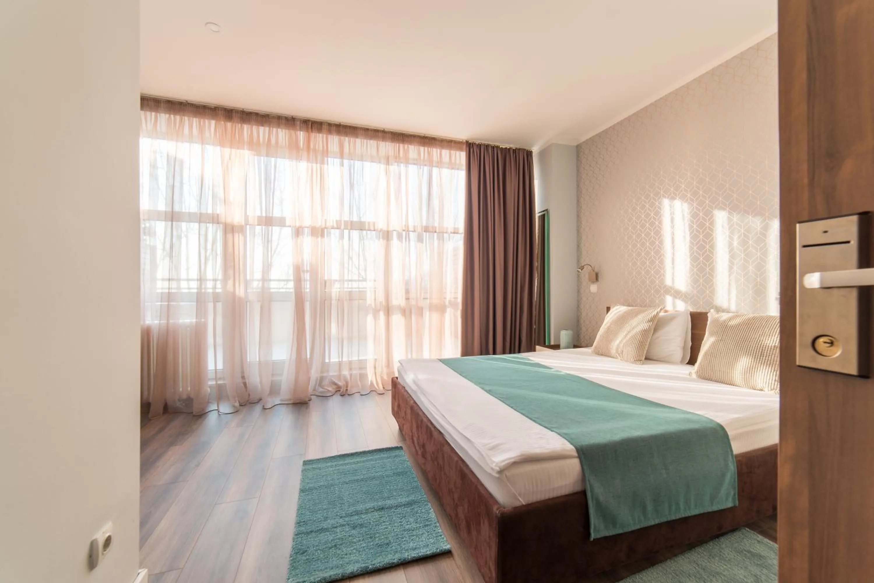 Shower, Bed in Balkan Hotel Garni