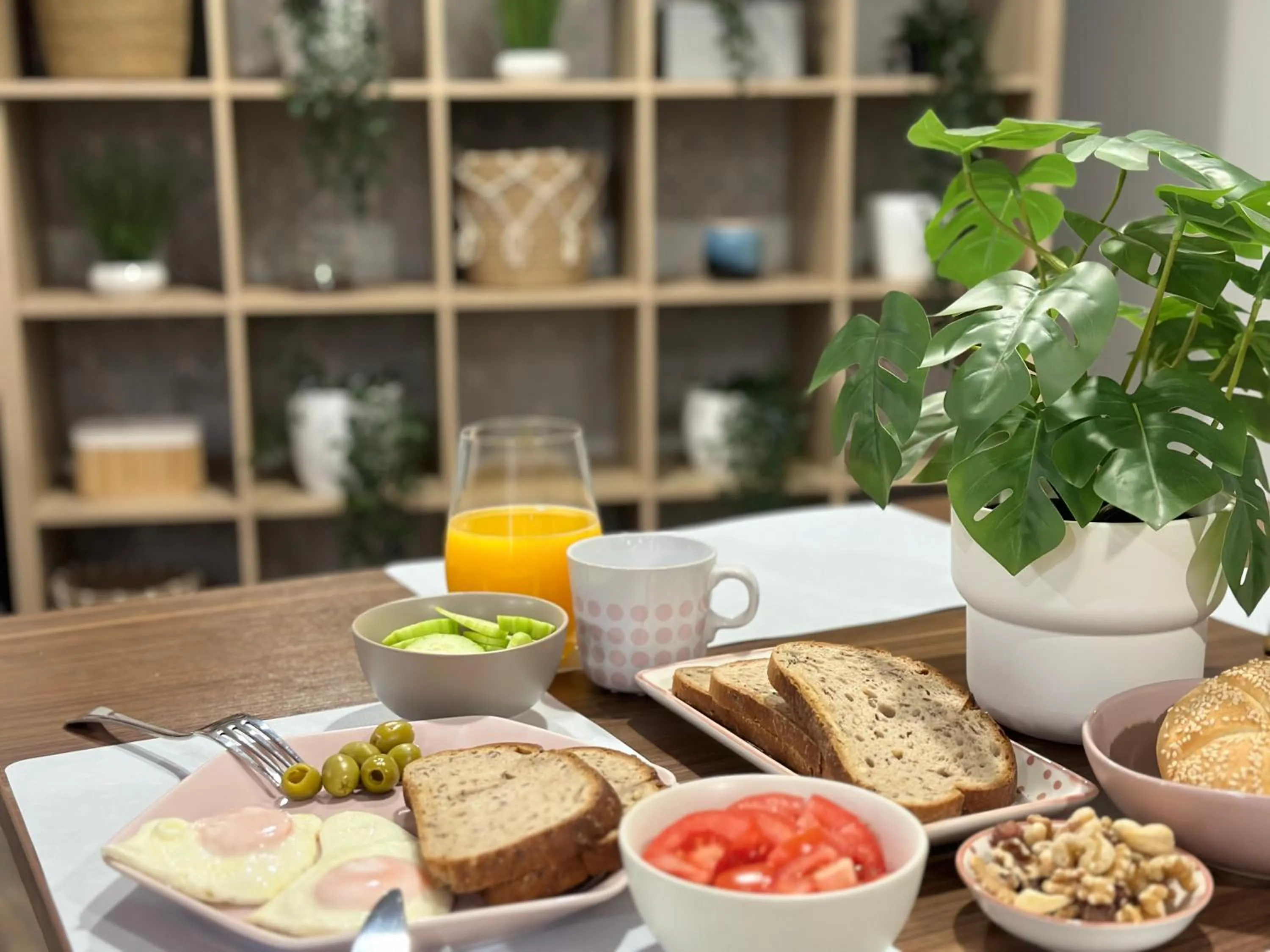 Restaurant/places to eat in Balkan Hotel Garni