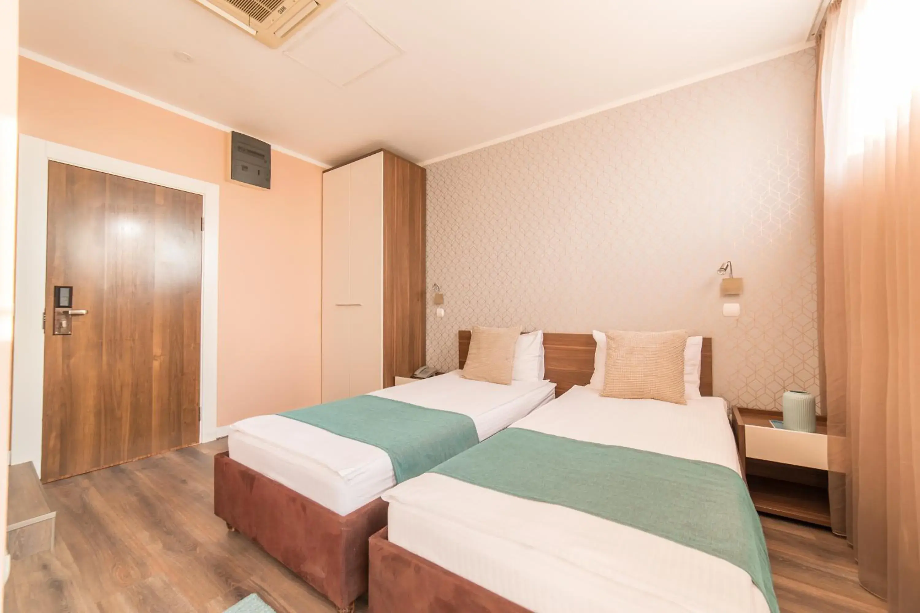 Standard Twin Room in Balkan Hotel Garni Standard Twin Room in Balkan Hotel Garni