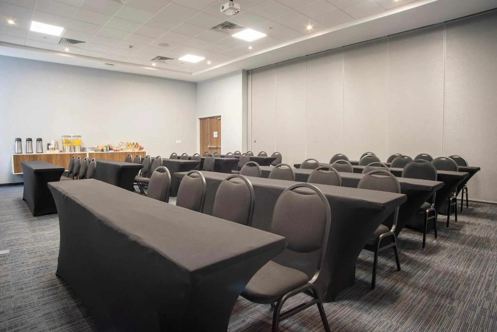 Meeting/conference room in Holiday Inn Express Guadalajara Iteso by IHG