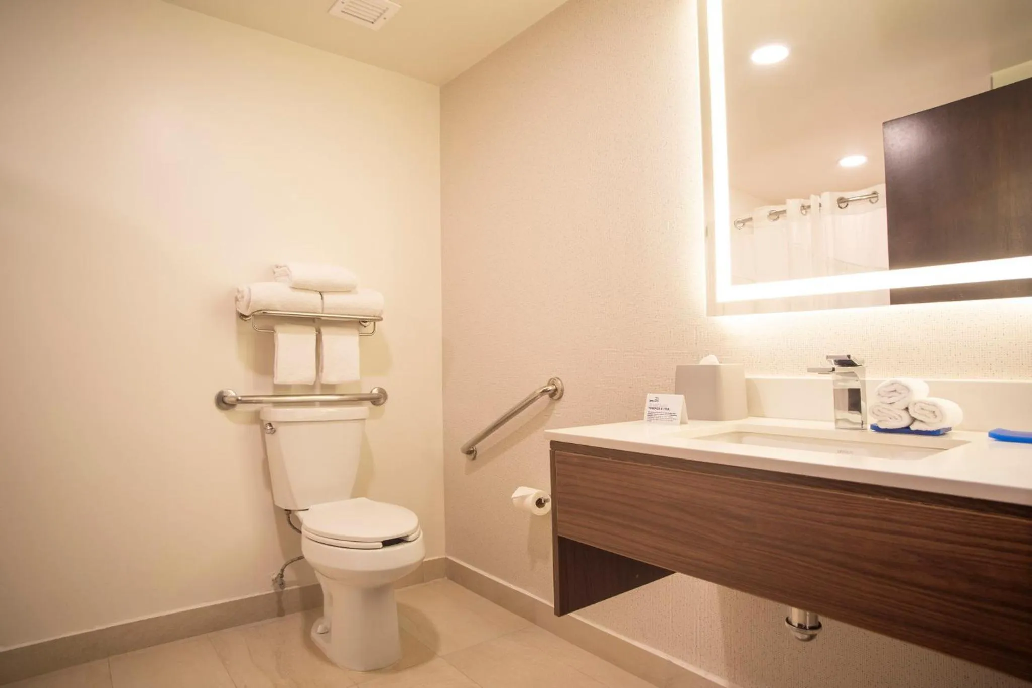 Bathroom in Holiday Inn Express Guadalajara Iteso by IHG