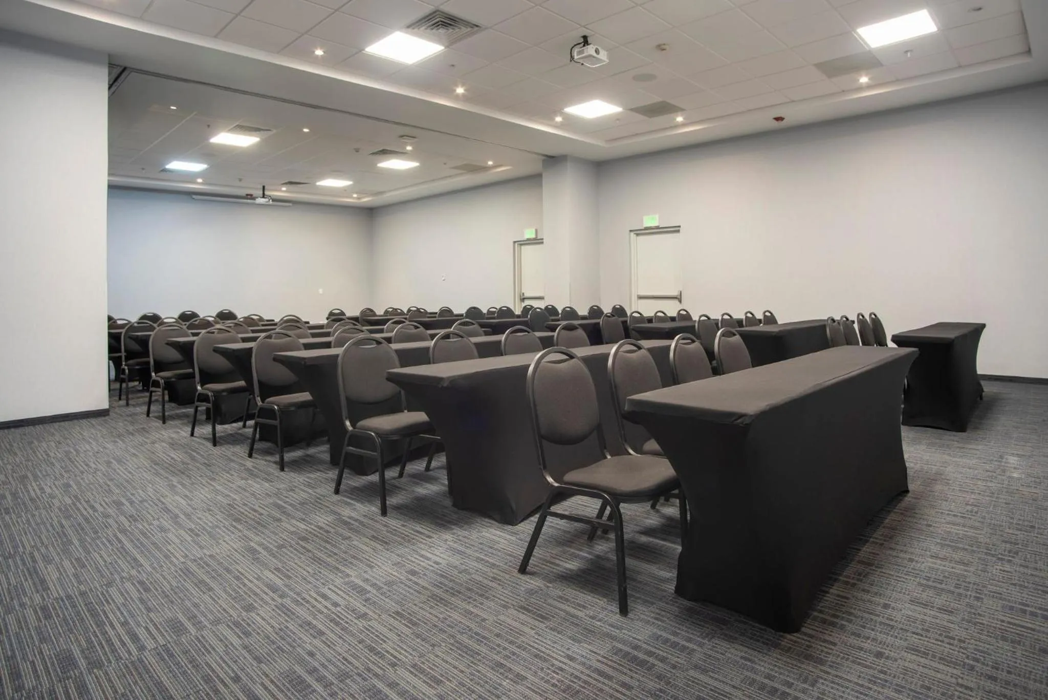 Meeting/conference room in Holiday Inn Express Guadalajara Iteso by IHG