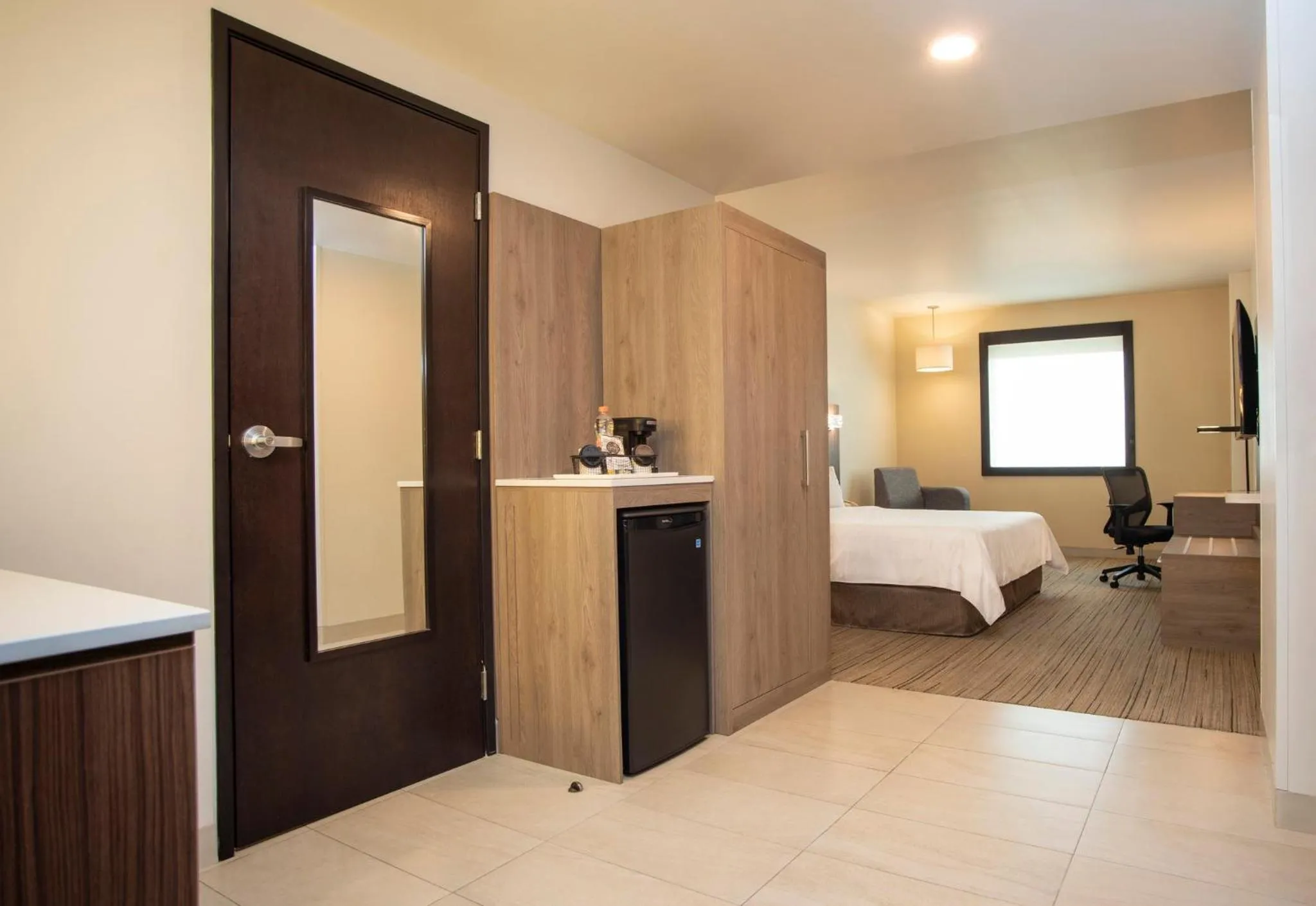 Photo of the whole room, Bed in Holiday Inn Express Guadalajara Iteso by IHG