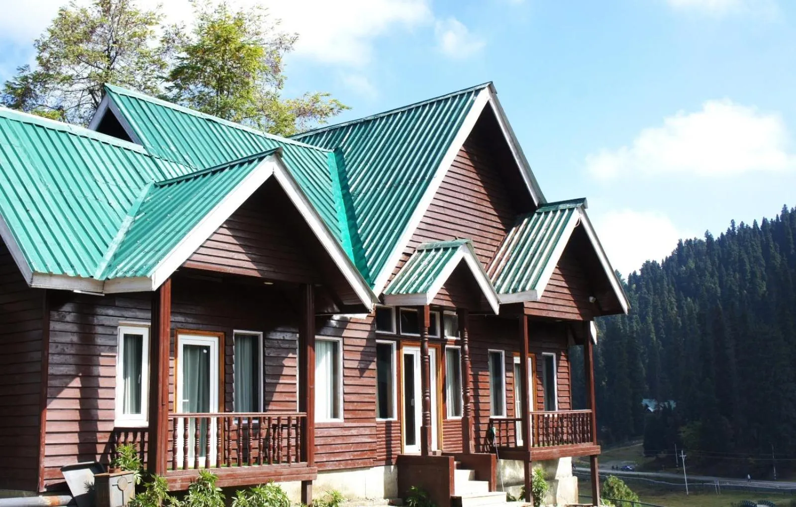 Property building in Gulmarg Woods By Stay Pattern