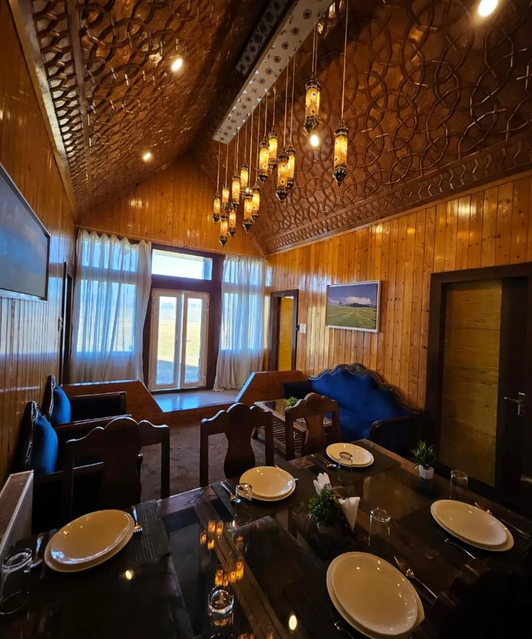 Dining area in Gulmarg Woods By Stay Pattern