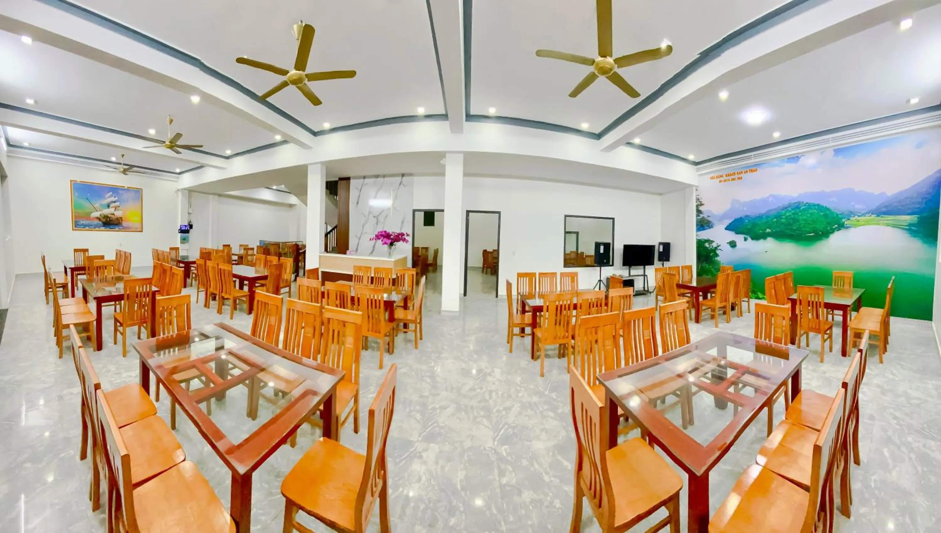 Restaurant/places to eat in An Thảo Ba Bể Hotel