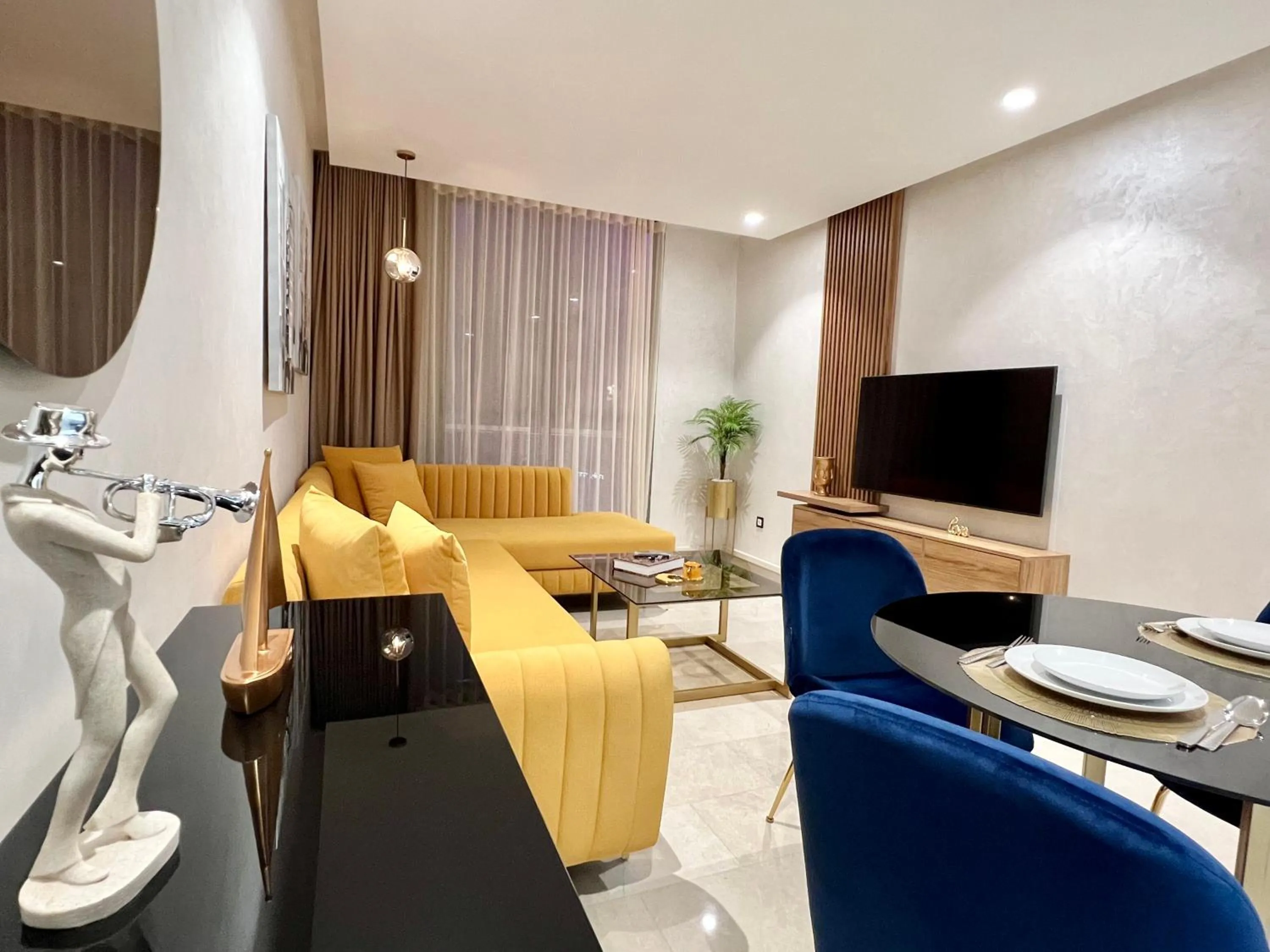 TV and multimedia in ZEN Suites Hotel Massira