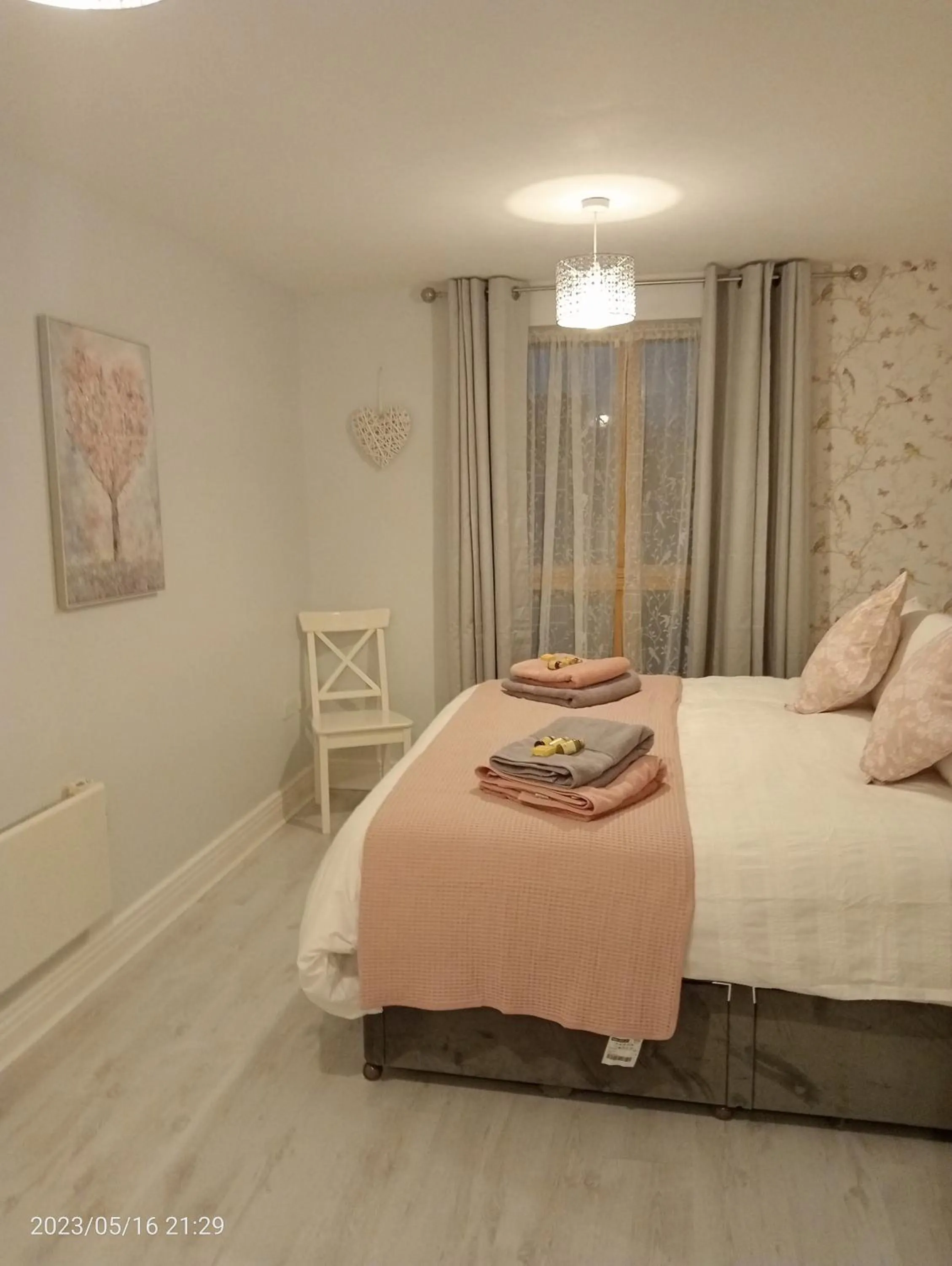 Bed in Beautiful Marina Apartment with private garden, flexible bedrooms with zip & link beds