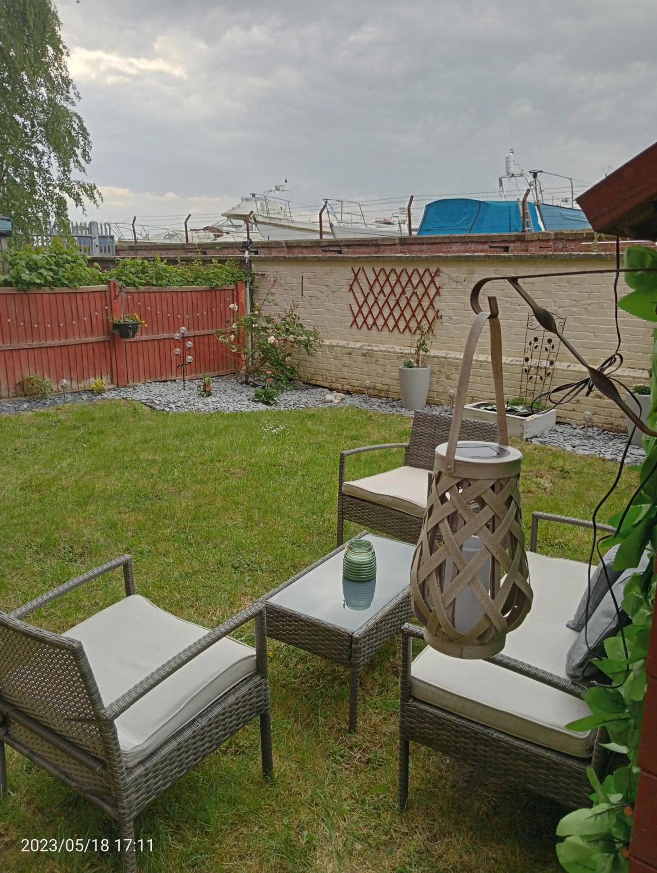 Garden in Beautiful Marina Apartment with private garden, flexible bedrooms with zip & link beds