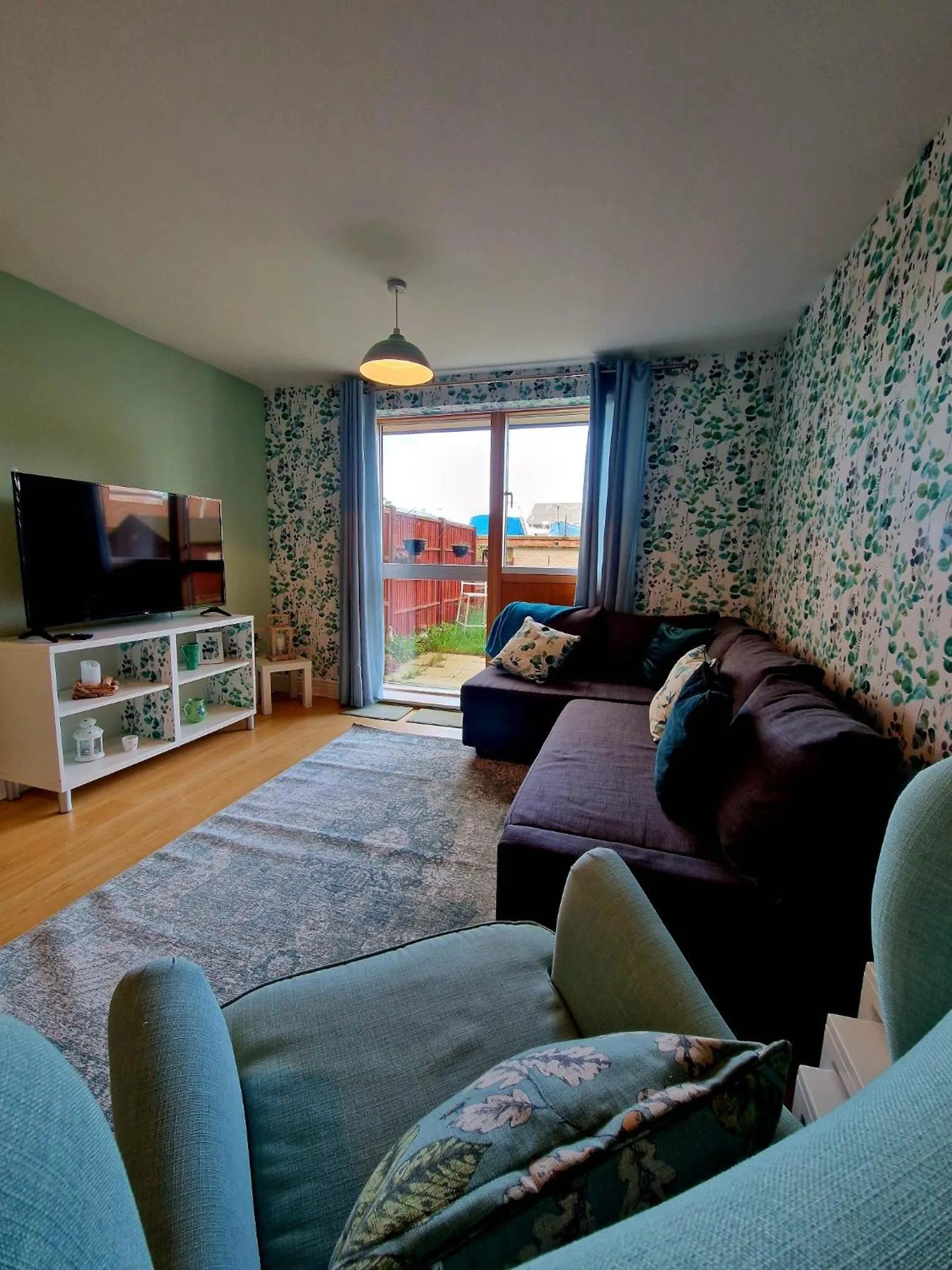 Bed in Beautiful Marina Apartment with private garden, flexible bedrooms with zip & link beds