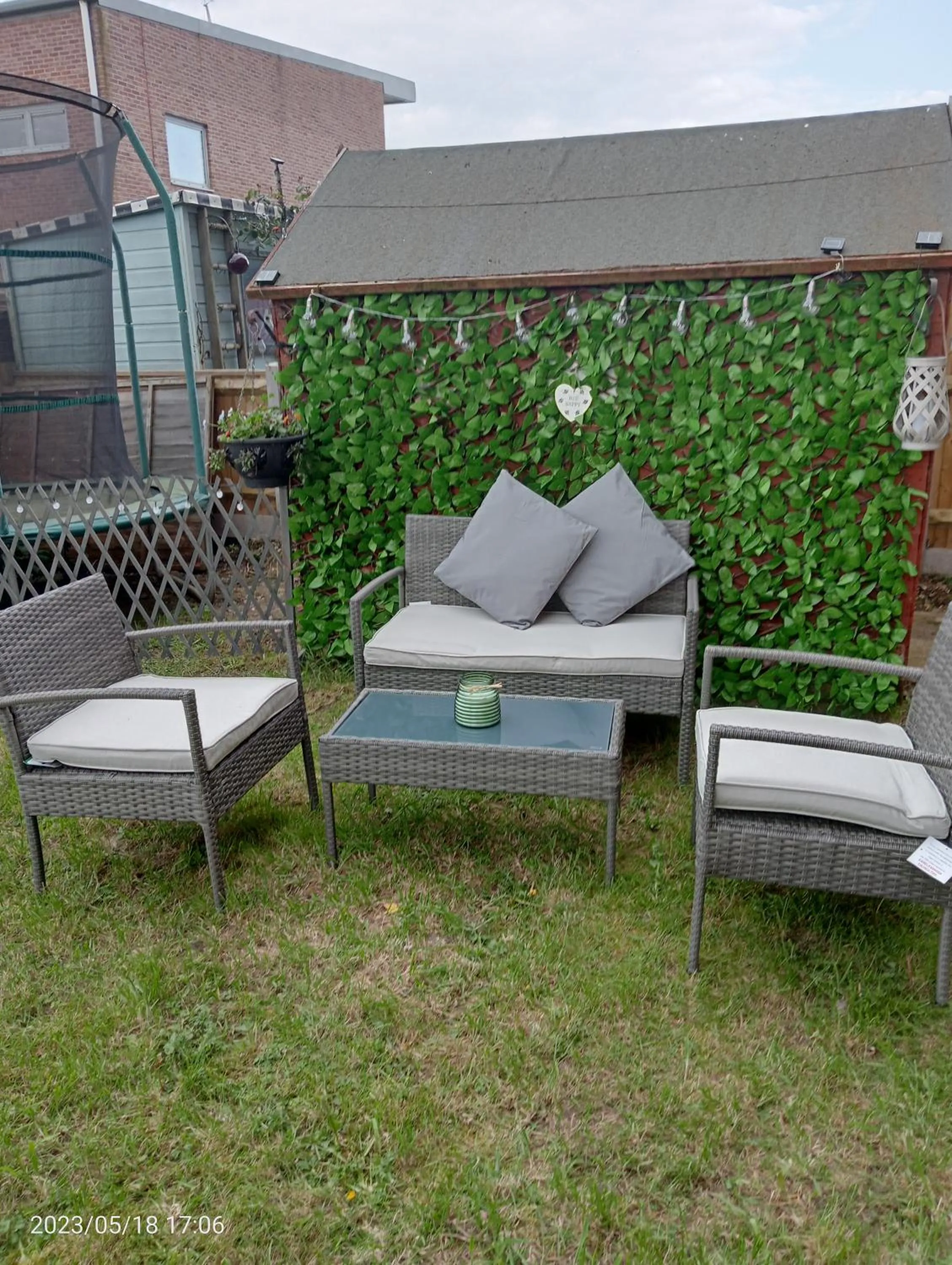 Garden in Beautiful Marina Apartment with private garden, flexible bedrooms with zip & link beds