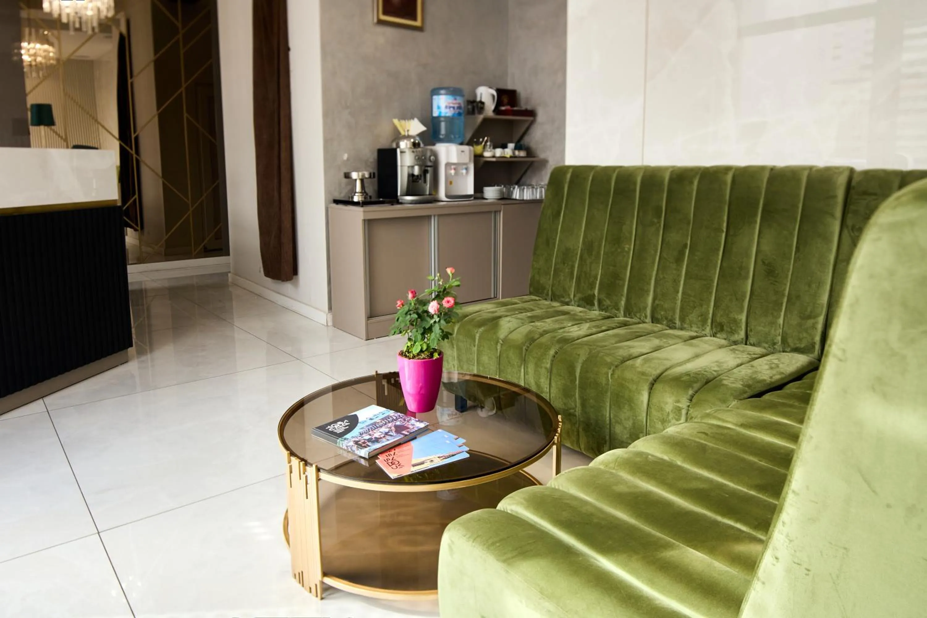 Lobby or reception in Garni Boutique Hotel Arta