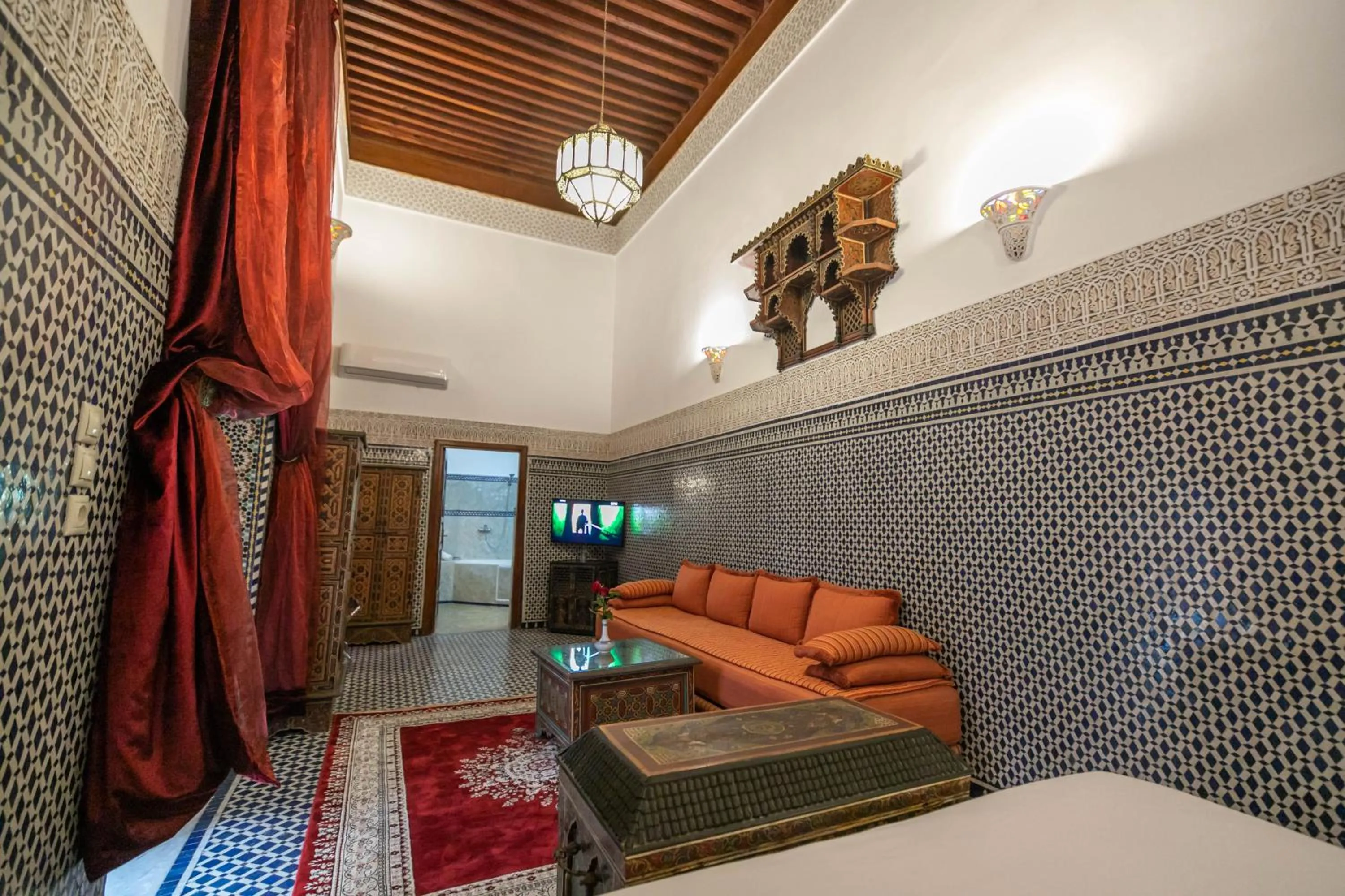 Seating area, Bed in Riad La Perle De La Médina