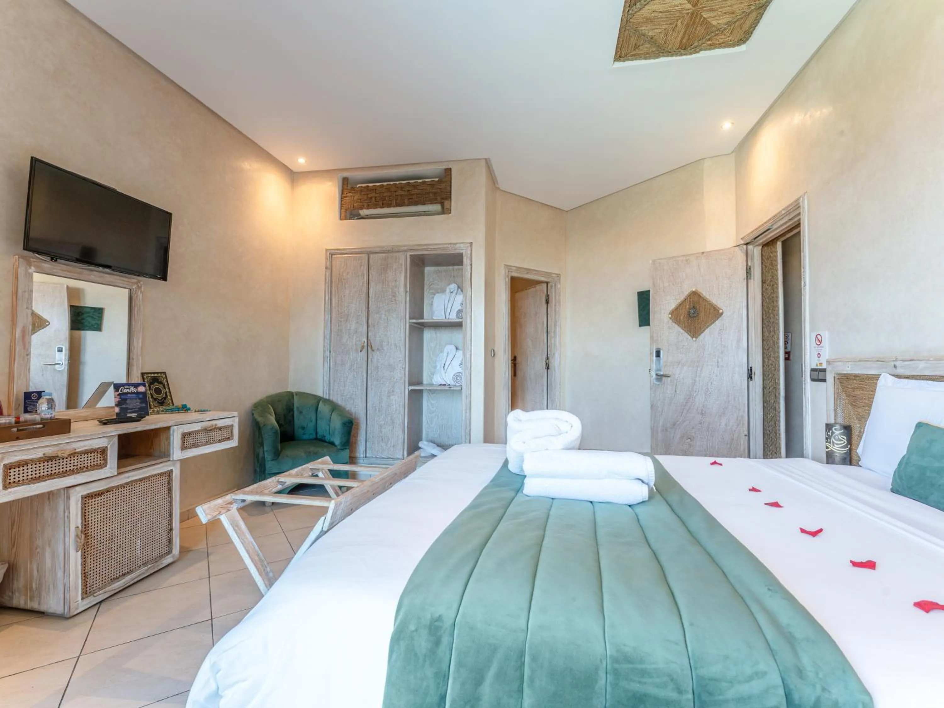 Bedroom, Bed in Chateau Eden El Rouh & Spa