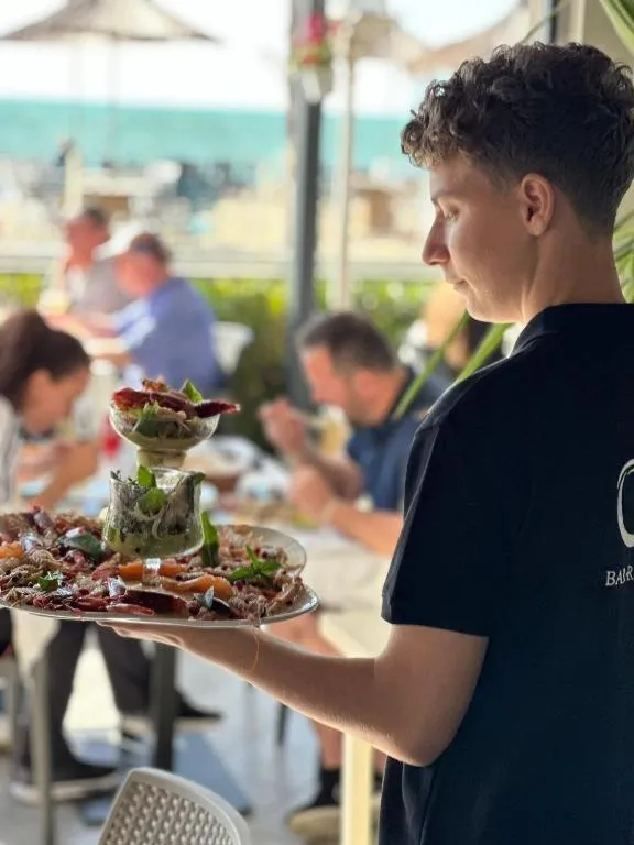 Restaurant/places to eat in OKEJ Hotel