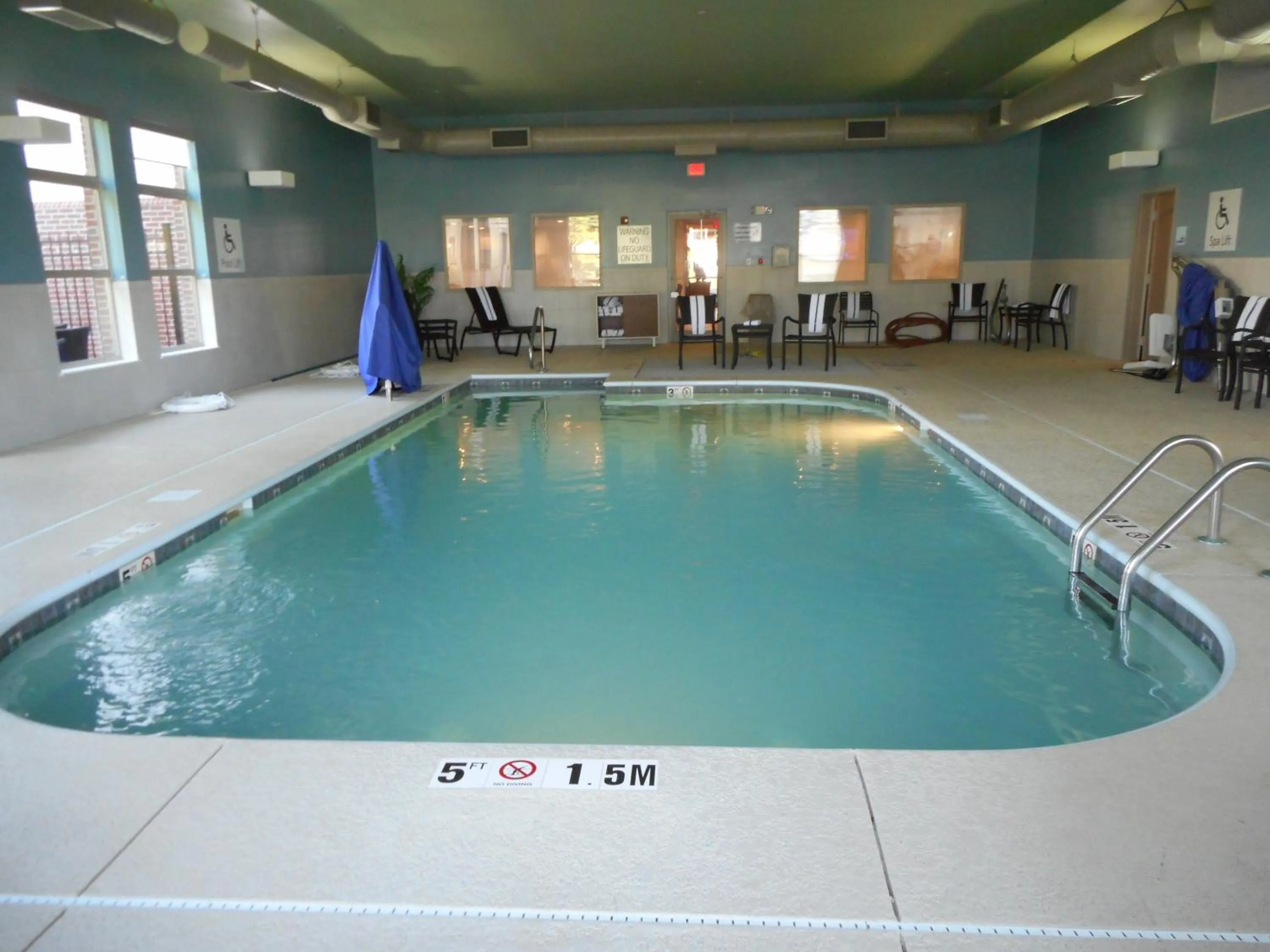 Swimming pool in Holiday Inn Express Fairfield by IHG