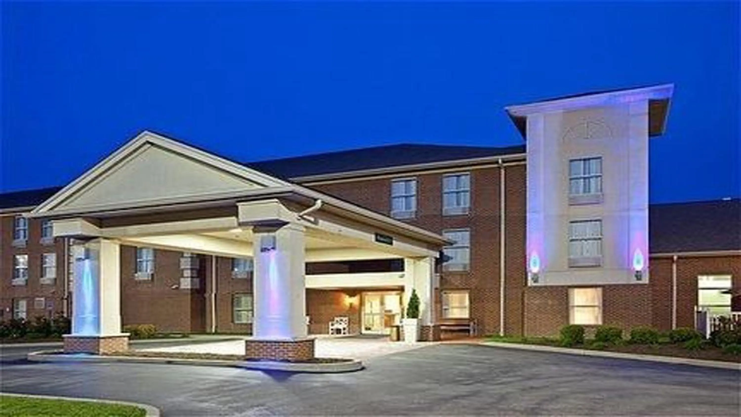 Property building in Holiday Inn Express Fairfield by IHG