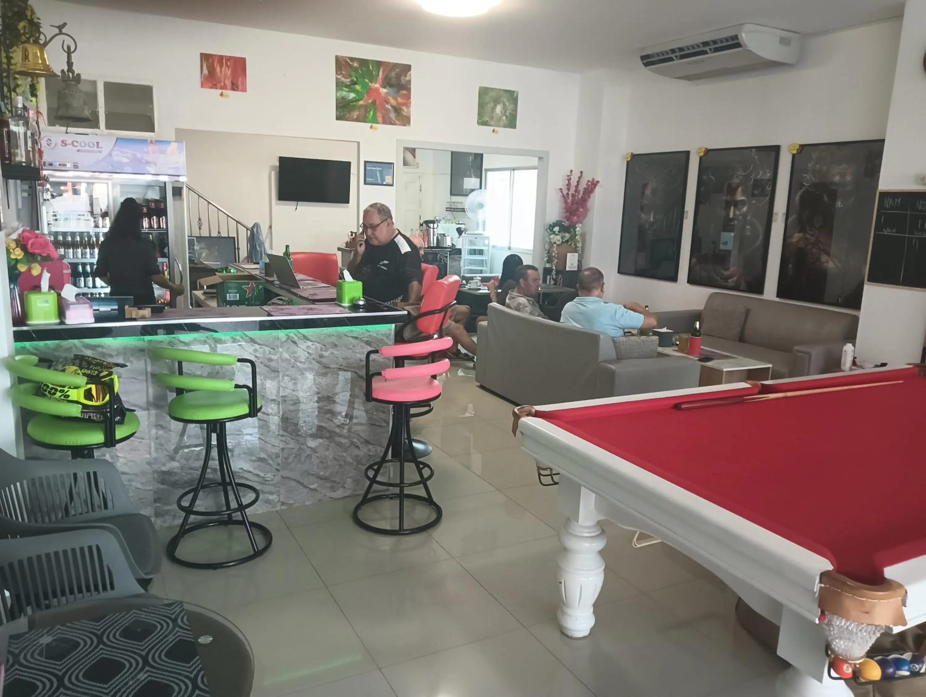 Lounge or bar in Cafe Nana Hotel