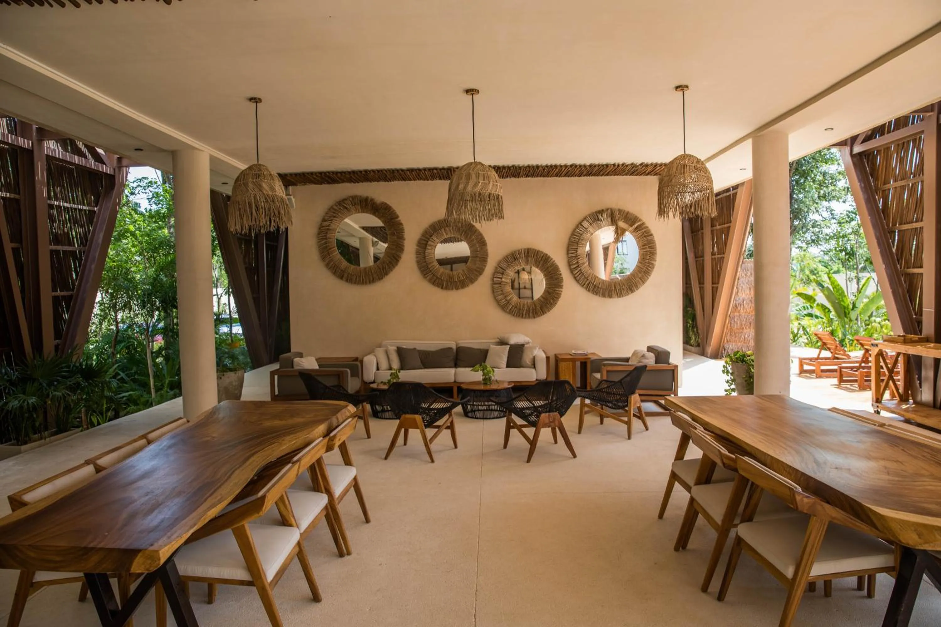 Restaurant/places to eat in Ophelia Experience