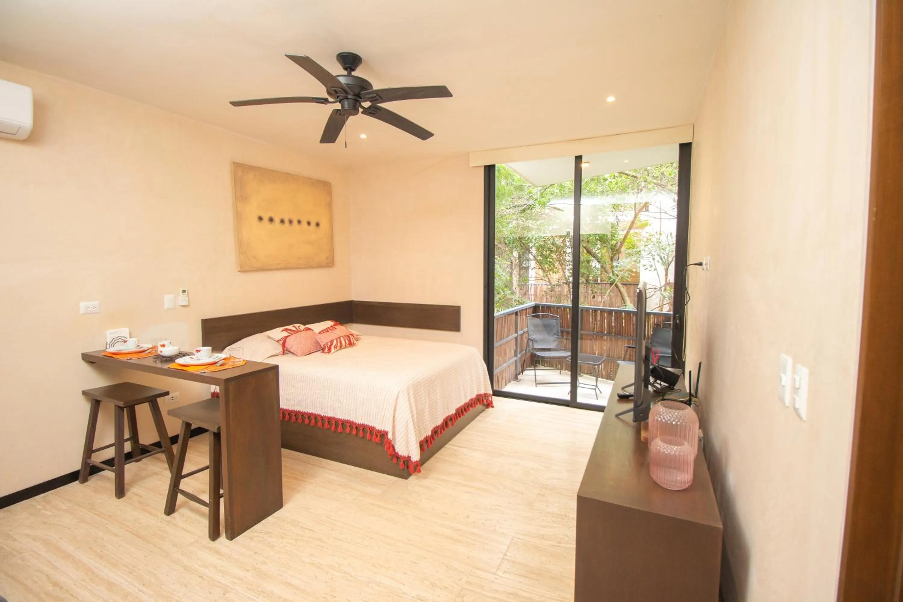 Photo of the whole room, Bed in Ophelia Experience