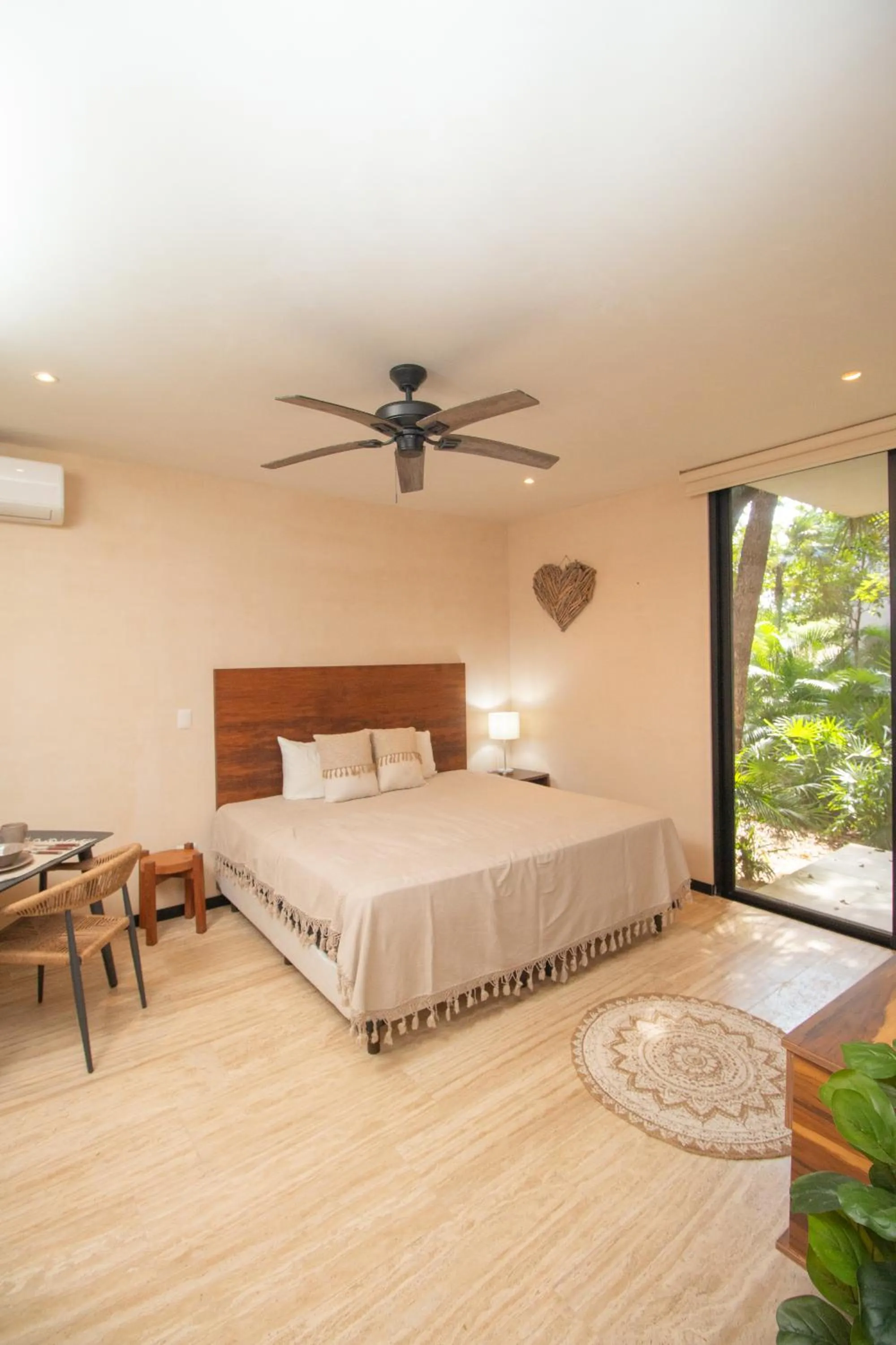 Photo of the whole room, Bed in Ophelia Experience