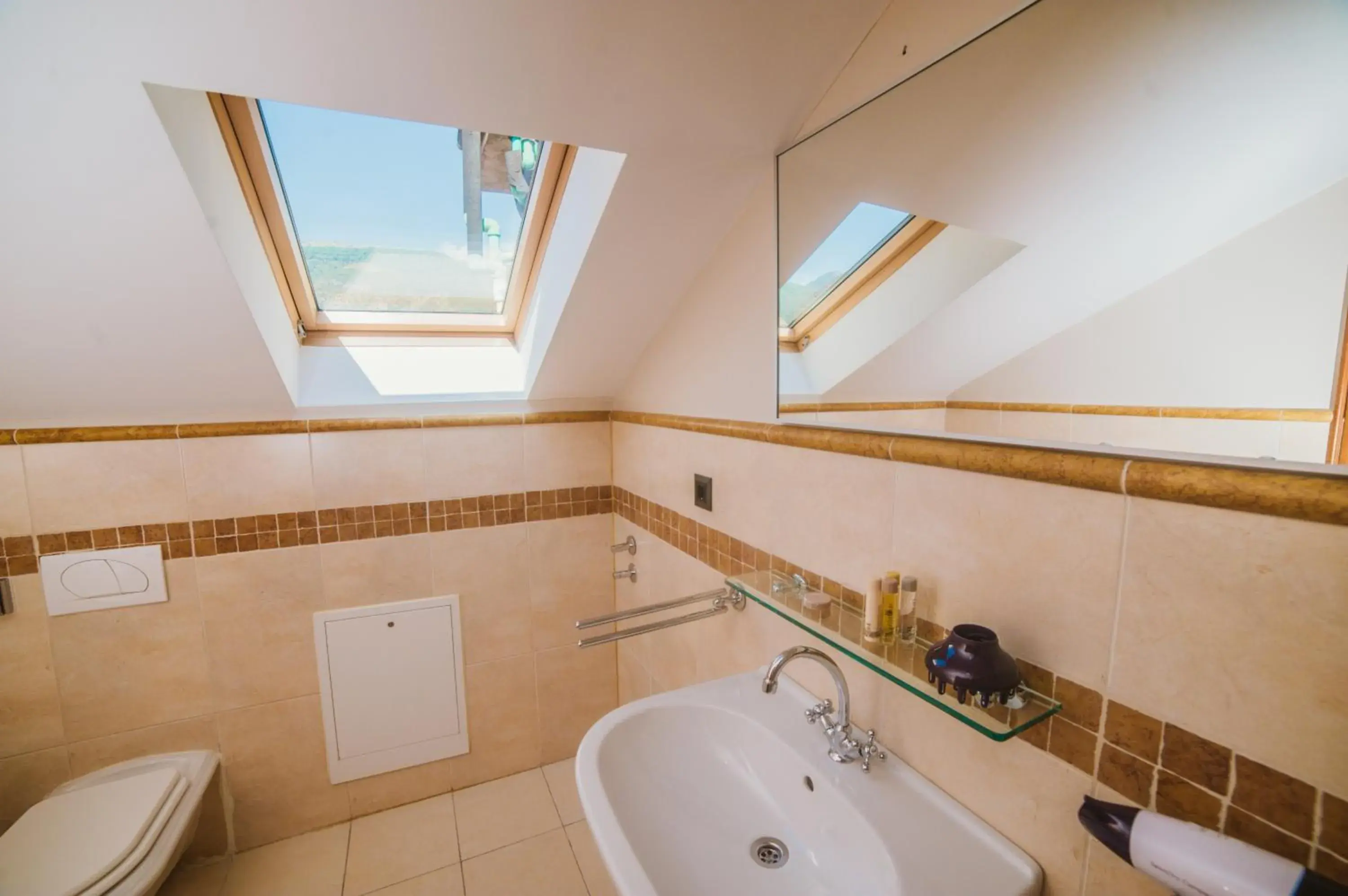 Standard Single Room in Hotel Astoria Standard Single Room in Hotel Astoria