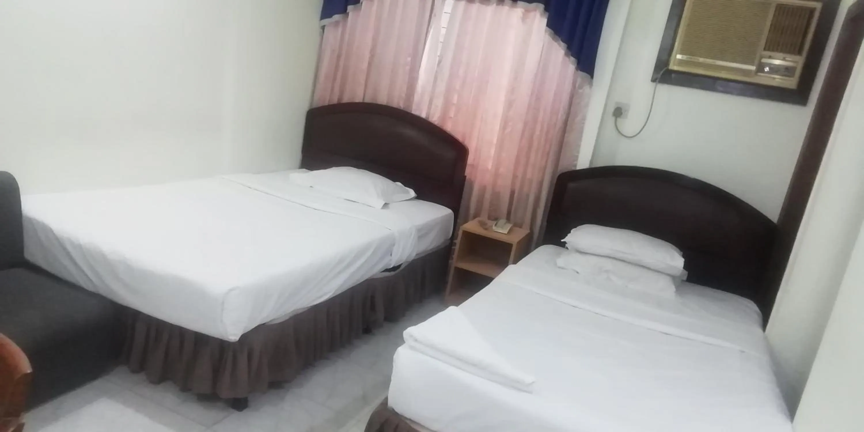 Bed in Hotel Skylink