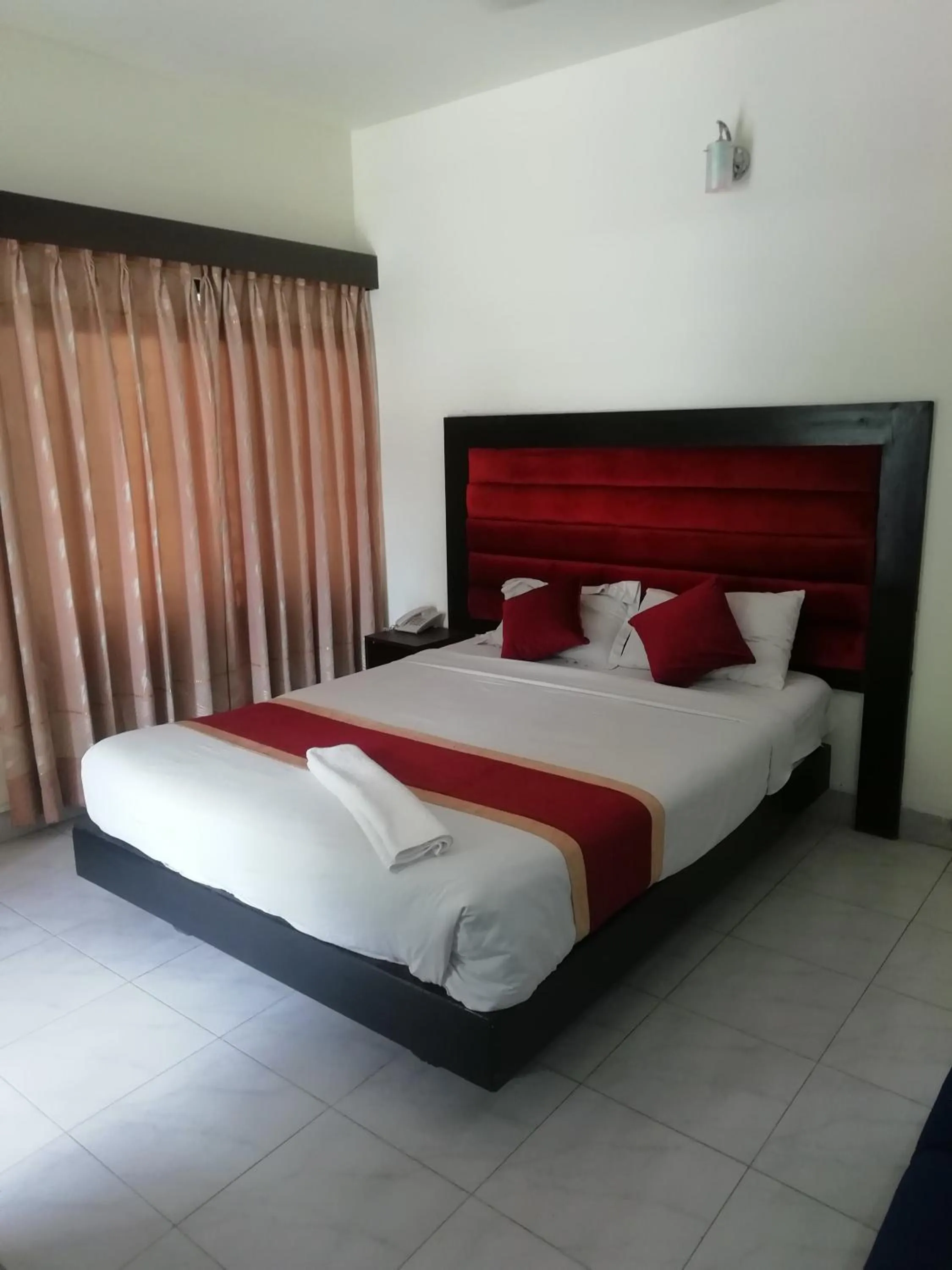 Bed in Hotel Skylink