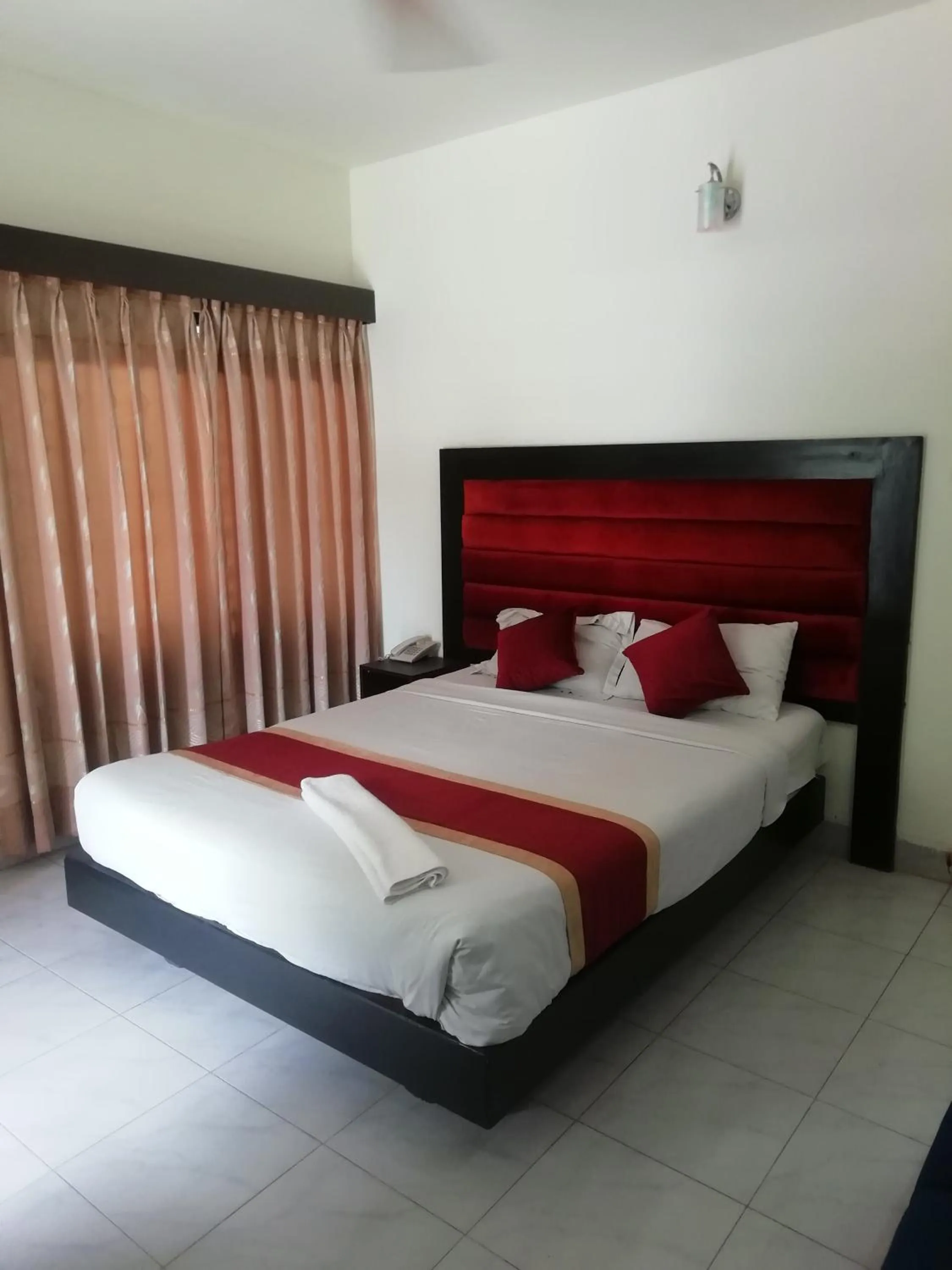 Bed in Hotel Skylink