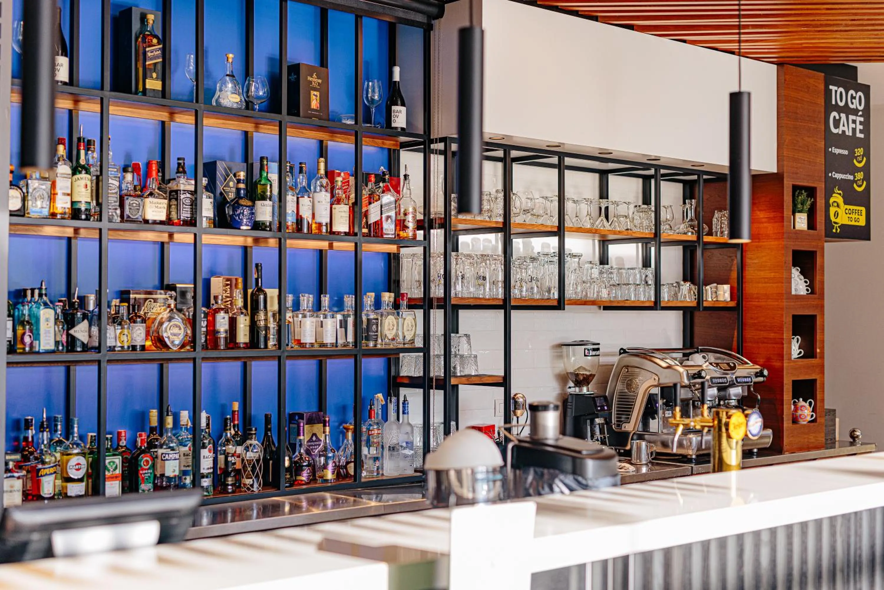 Lounge or bar in Holiday Inn Belgrade, an IHG Hotel