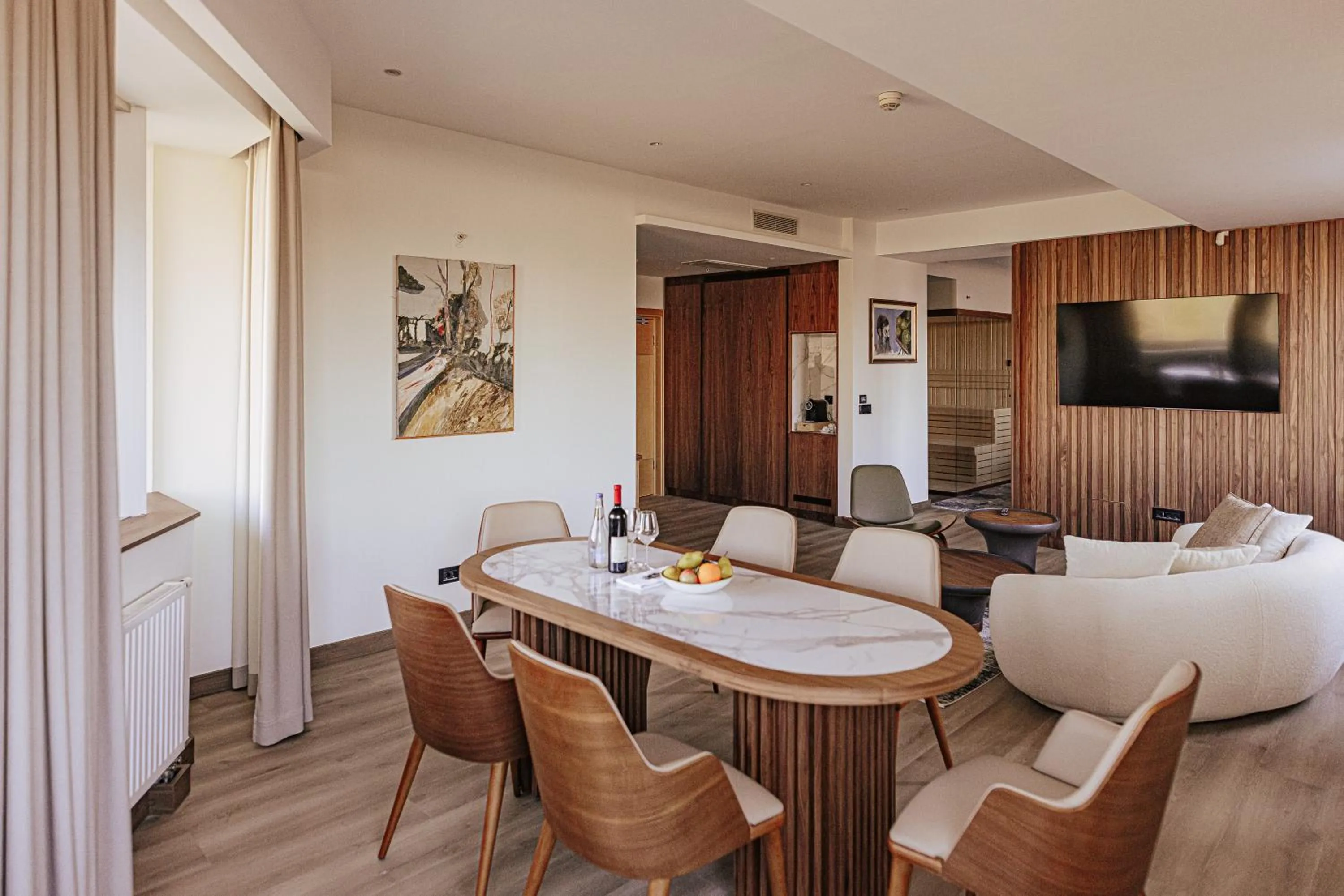 Dining area in Holiday Inn Belgrade, an IHG Hotel