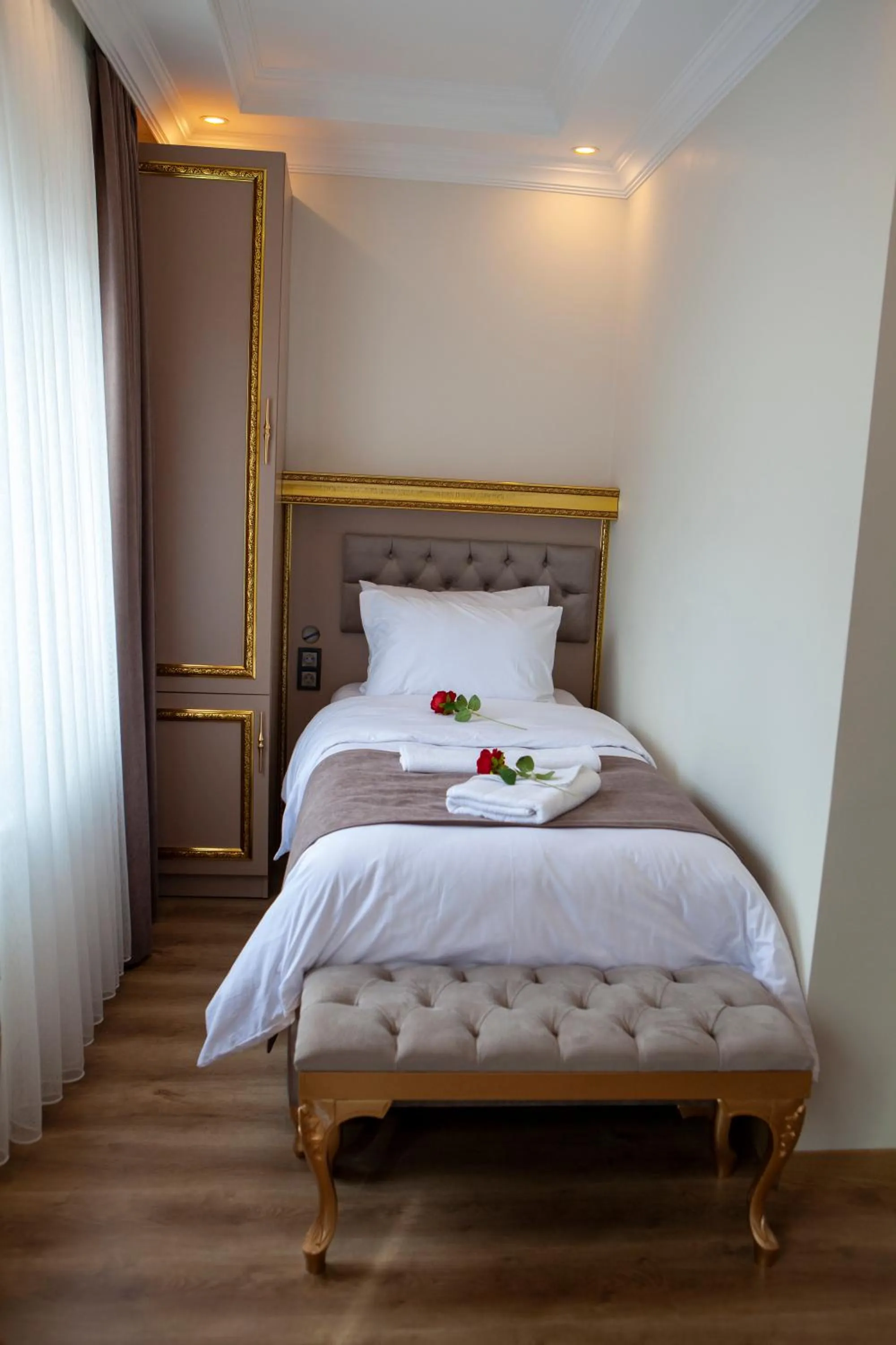 Bed in Blue Zerzevan Konak Hotel