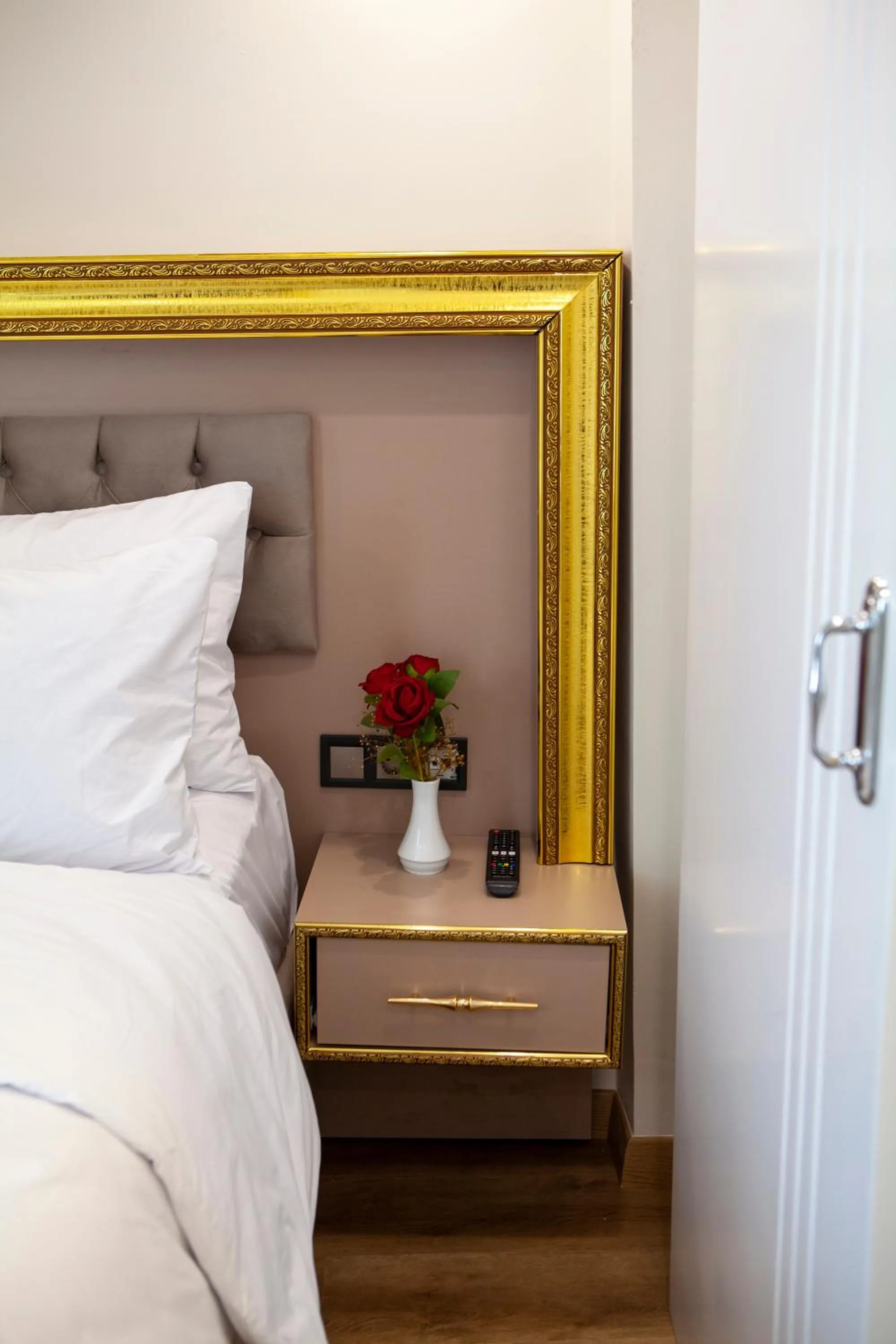 Bed in Blue Zerzevan Konak Hotel