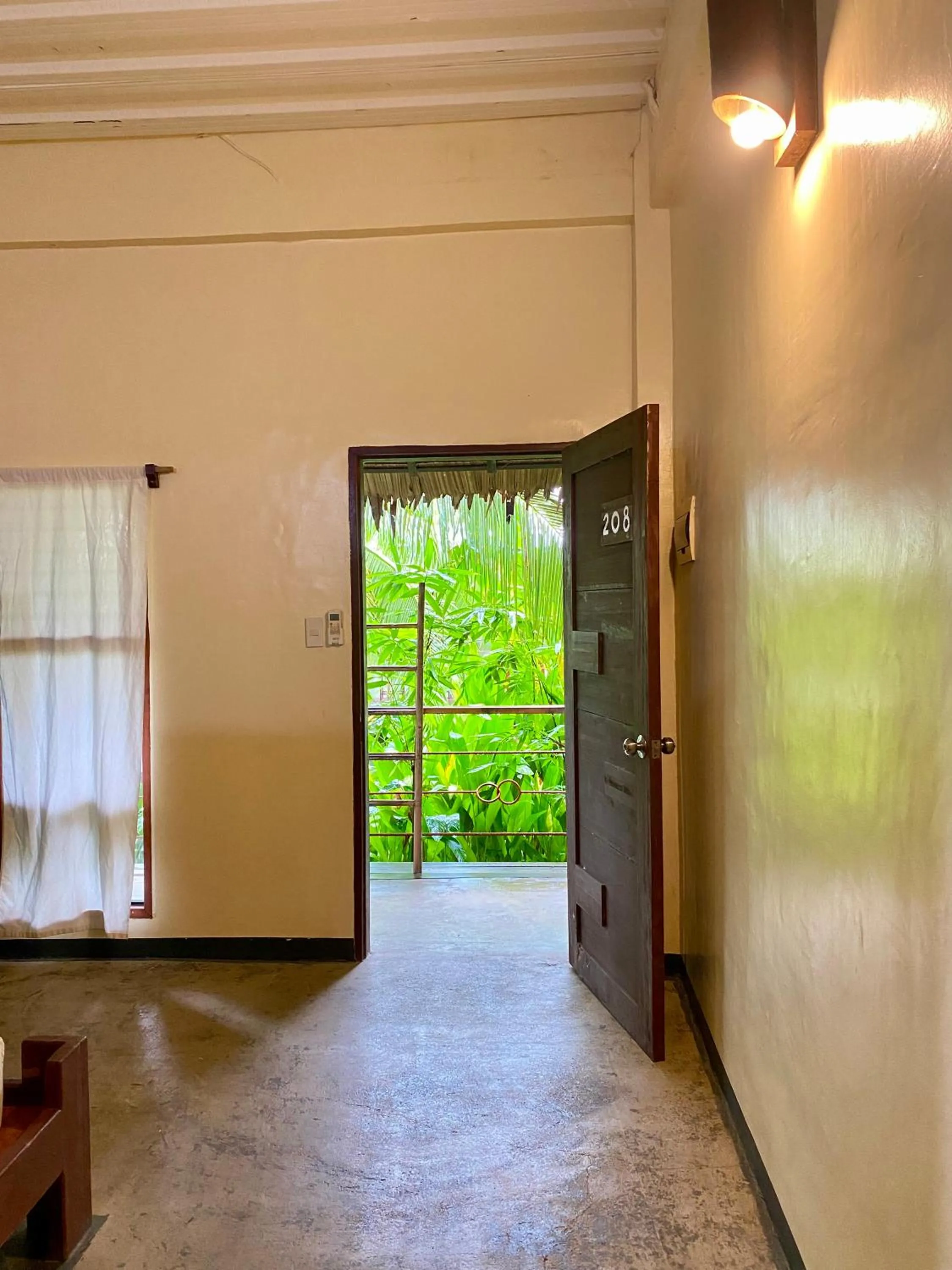 Lexias Hostel and Workspace - Siargao